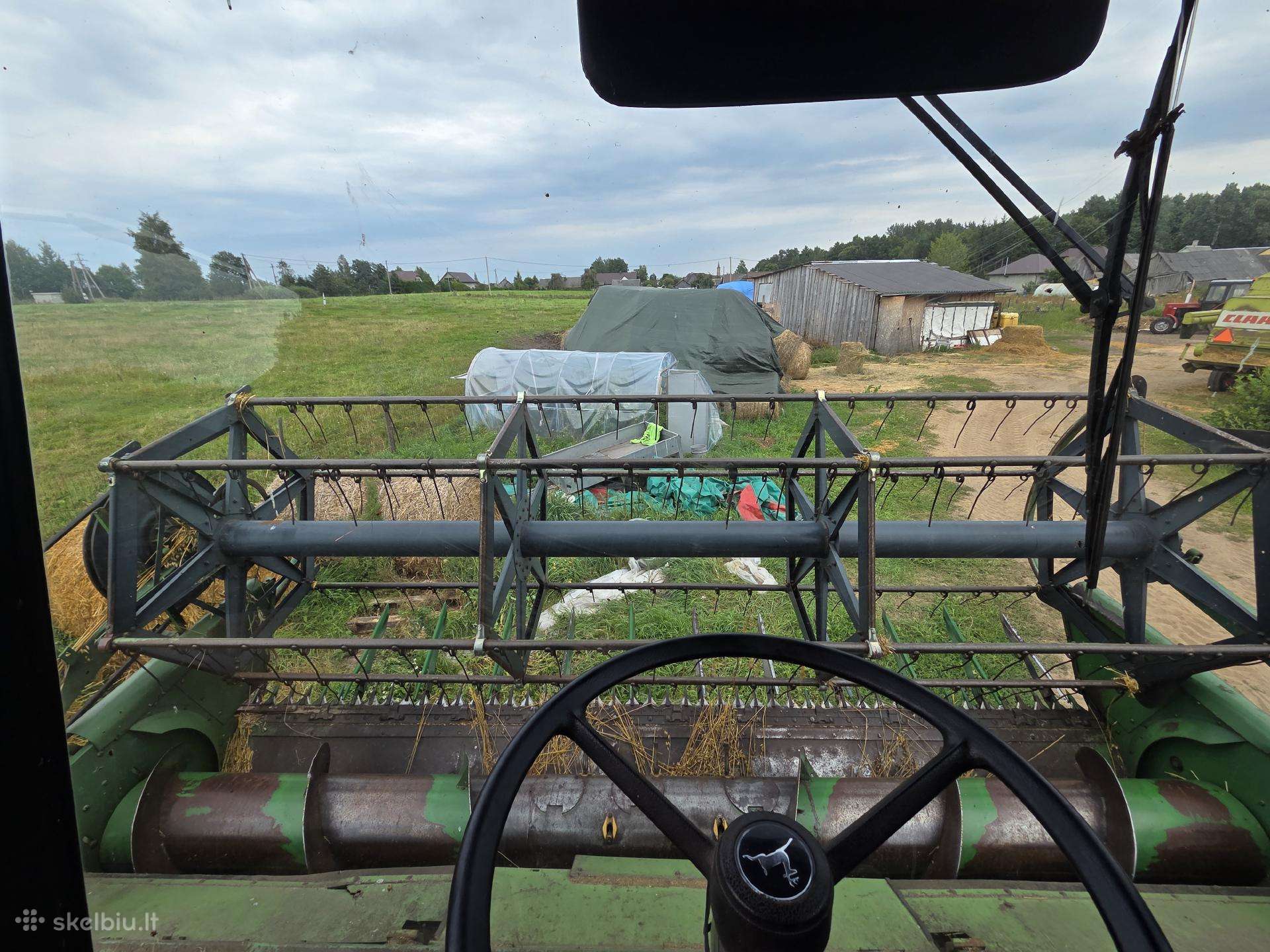 John Deere 1055, combine harvesters