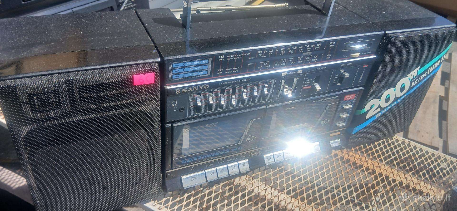Sanyo radijos su kasete.