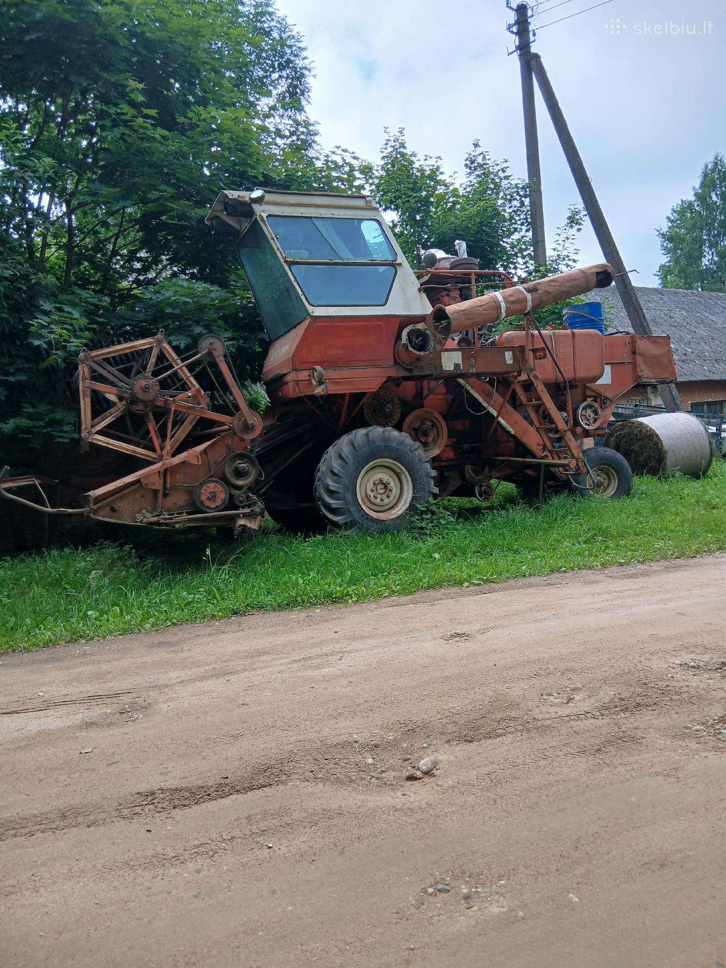 Kombainas Niva dalimis