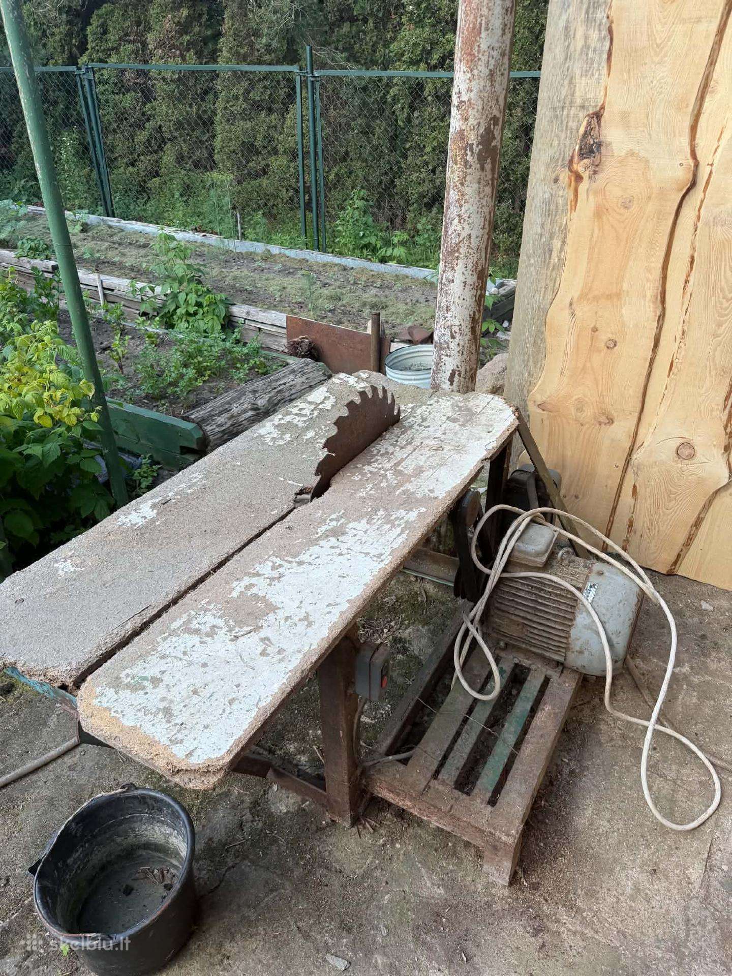 Parduodamos medžio pjovimo staklės