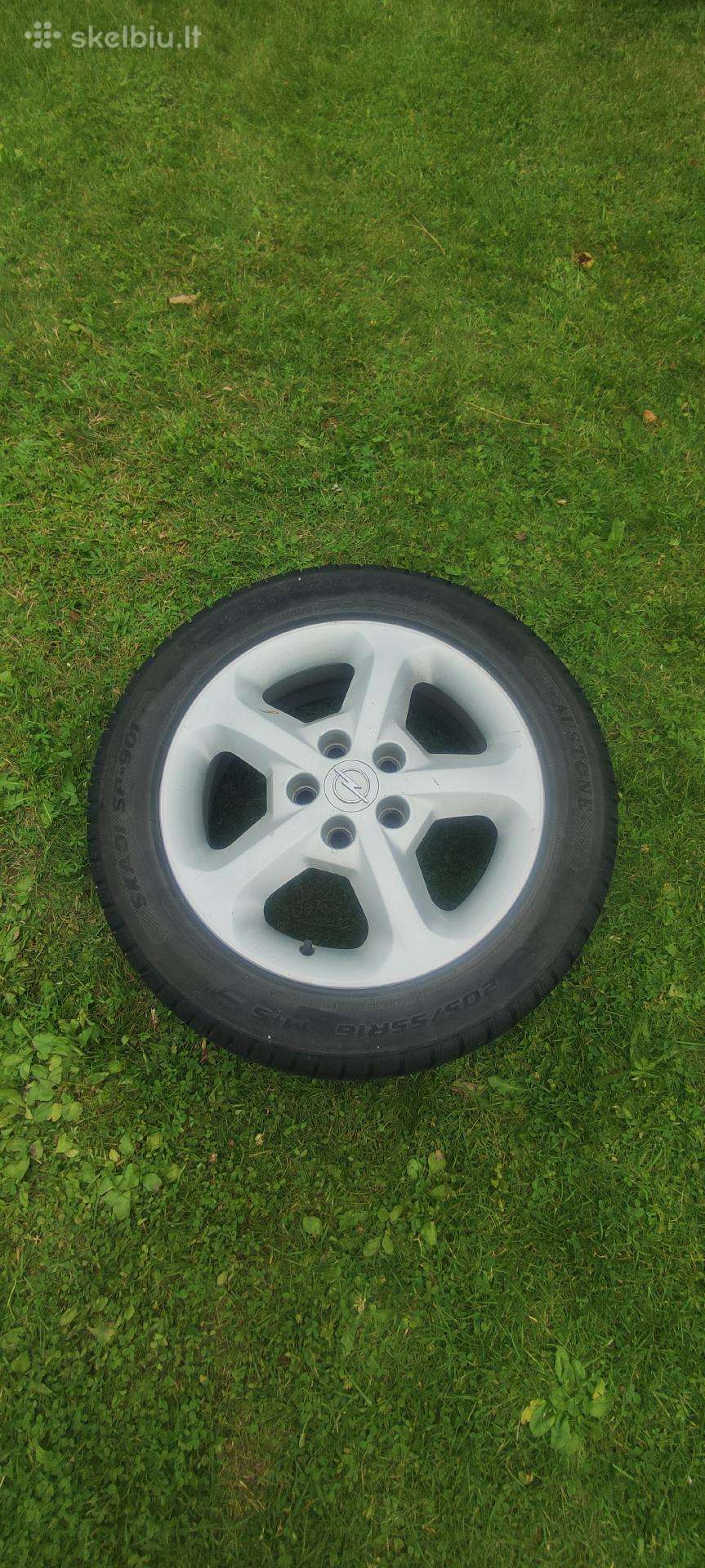 Parduodami ratlankiai su padangomis.kaina 120€