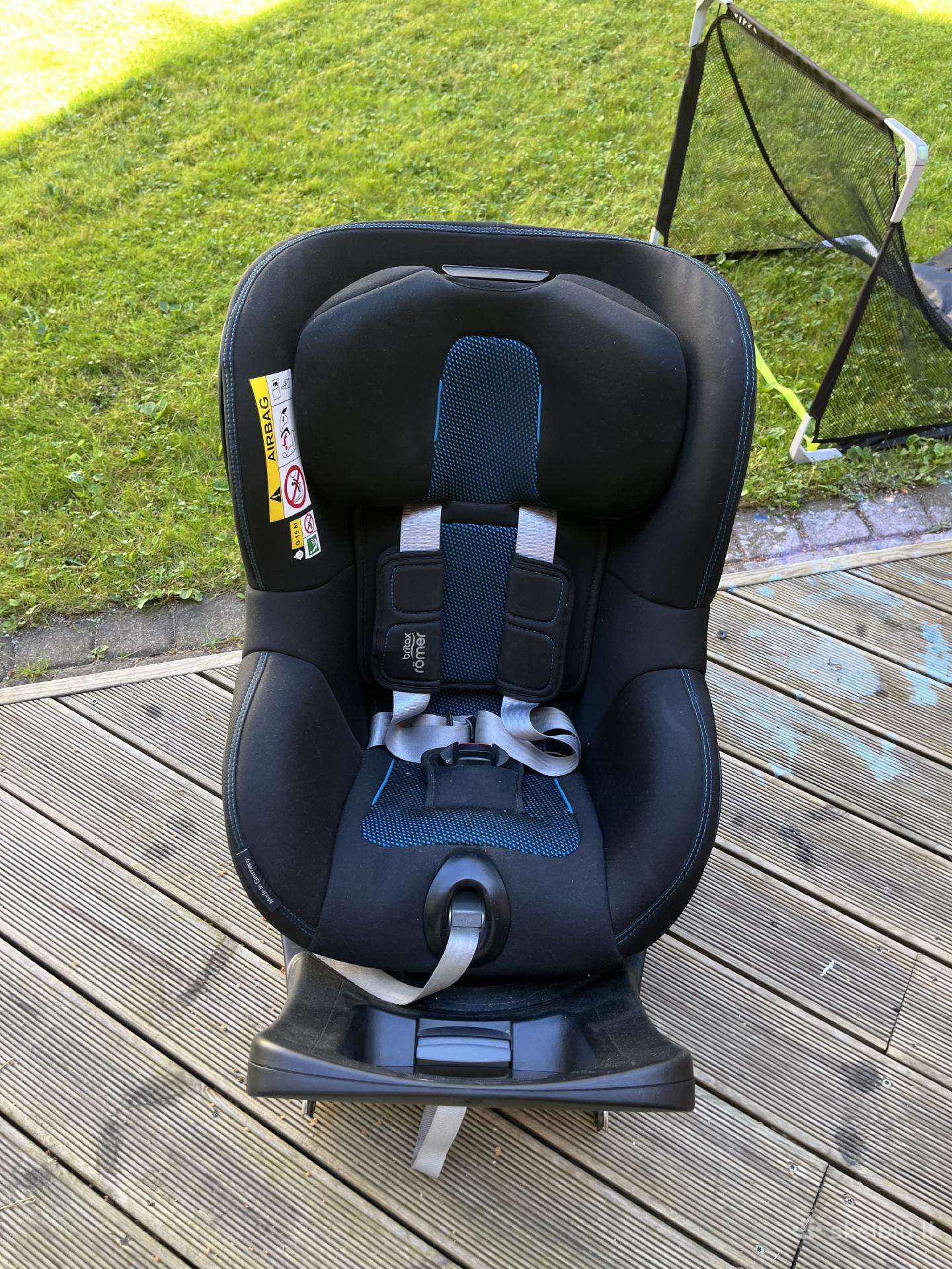 Britax Römer Dualfix M i-size automobilinė kėdutė