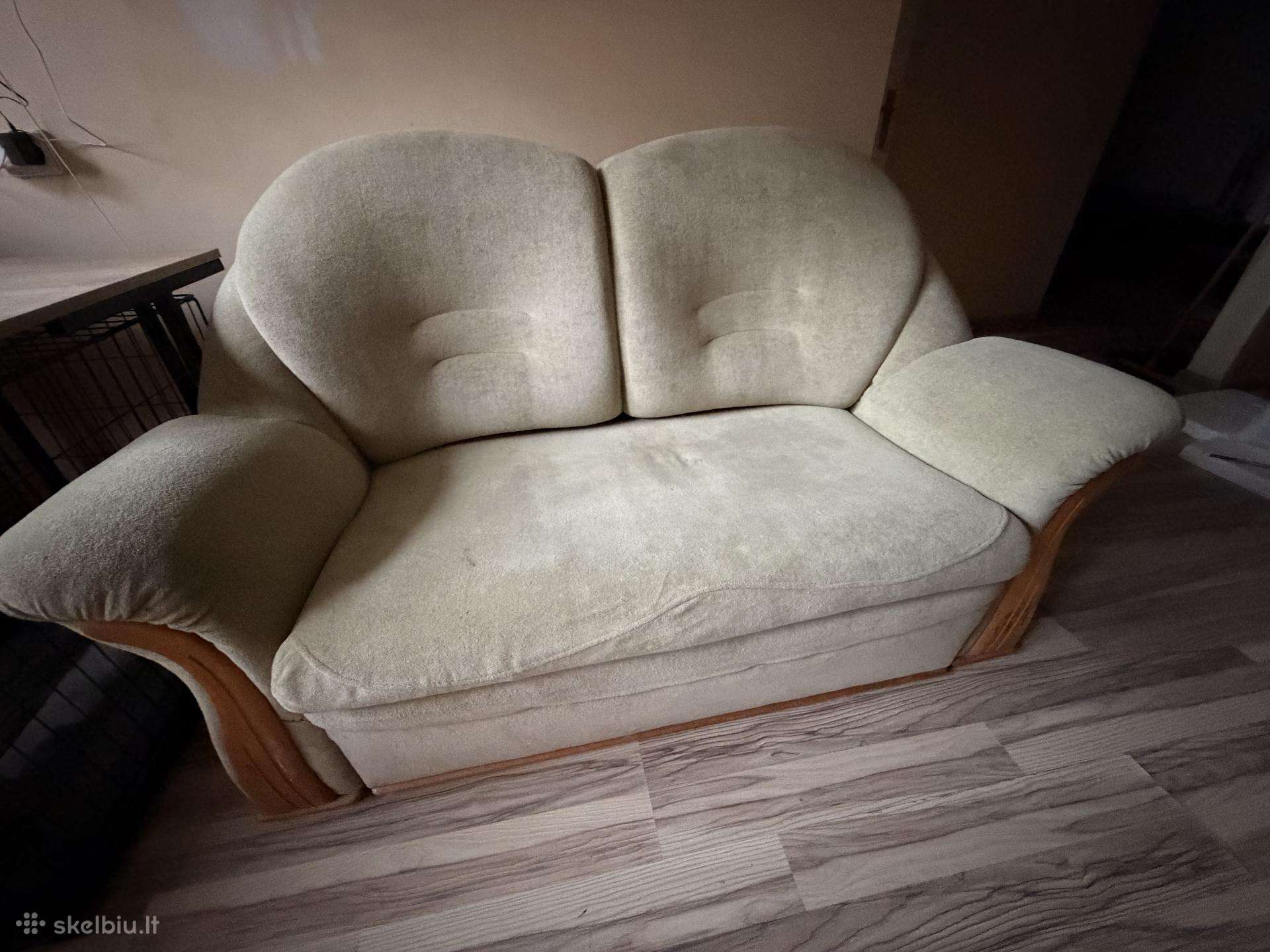 Sofa su dvejais foteliais