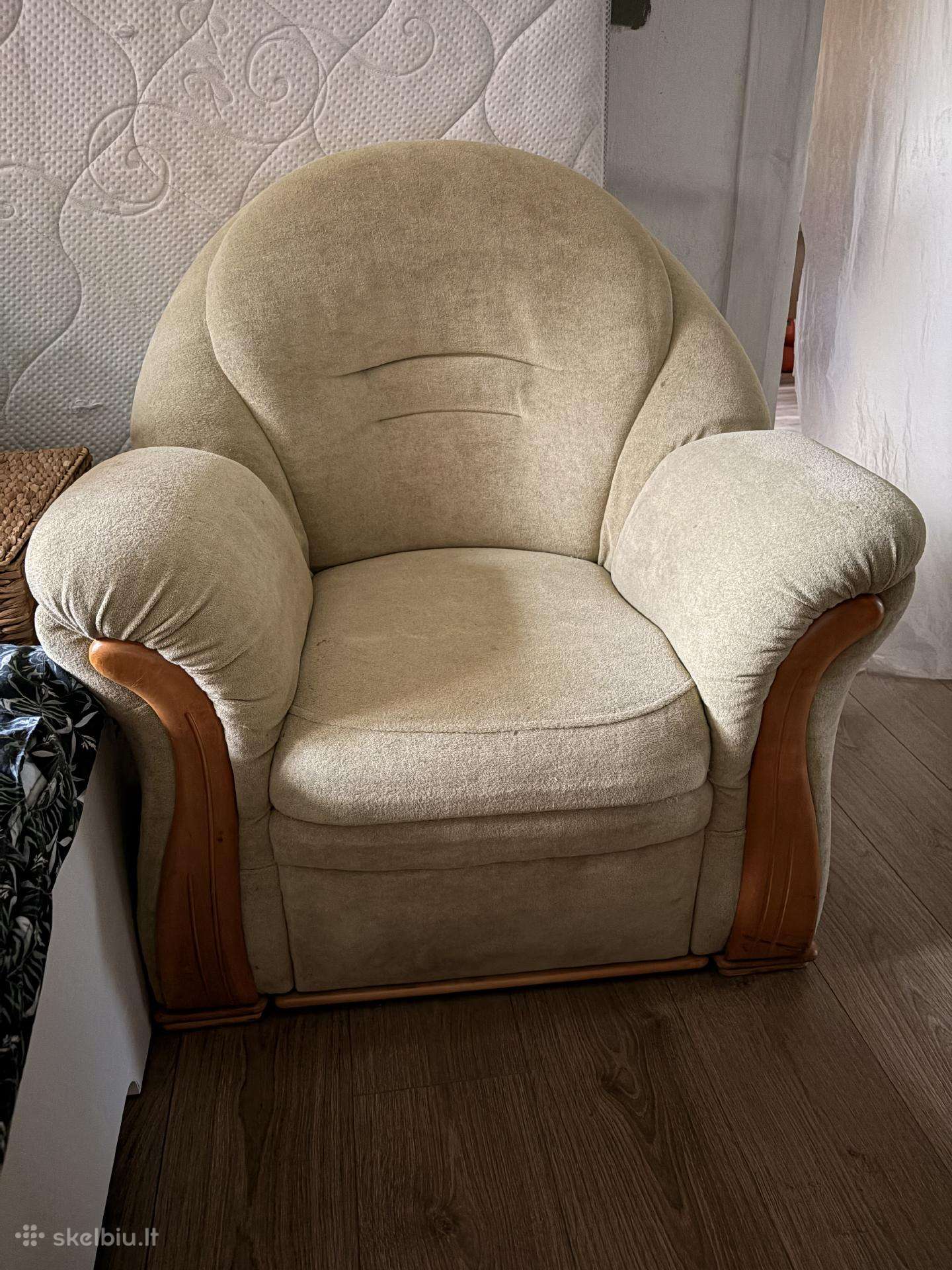 Sofa su dvejais foteliais