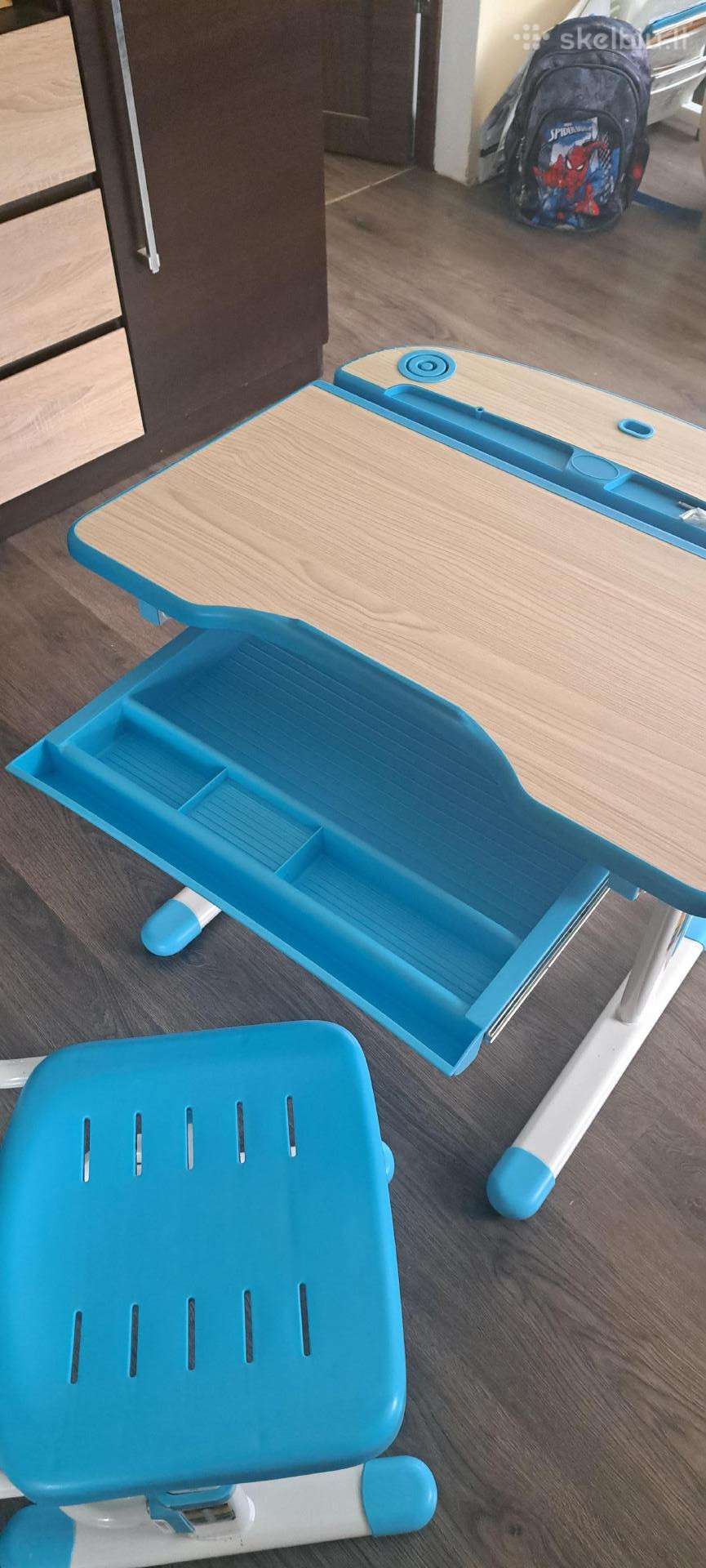 Rašomasis stalas ir kėdė