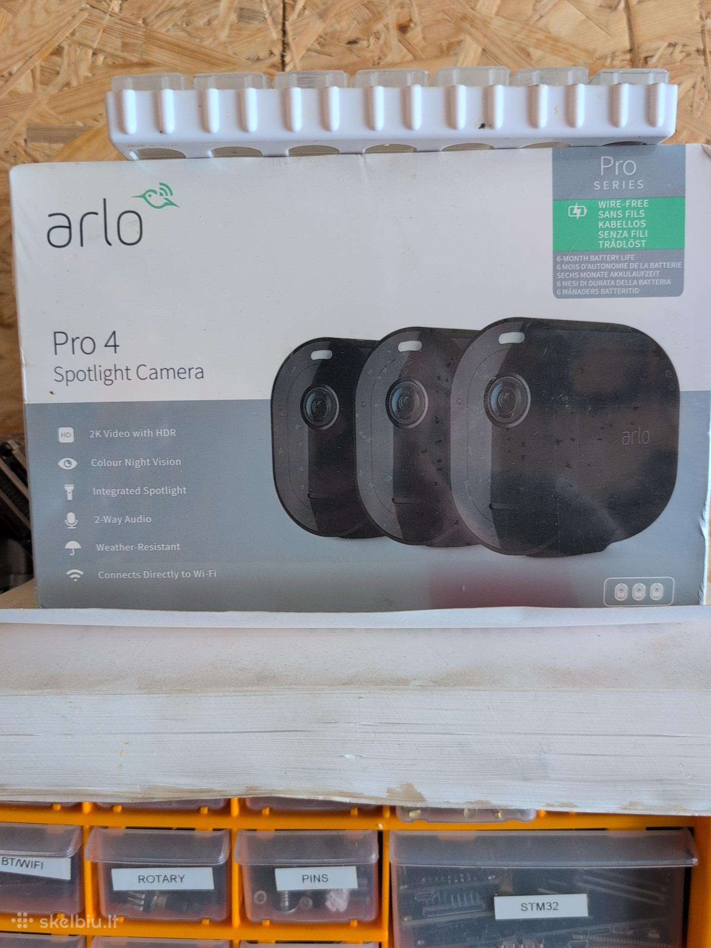 Arlo Pro 4, 3 Stebėjimo Kamerų ir Hub komplektas