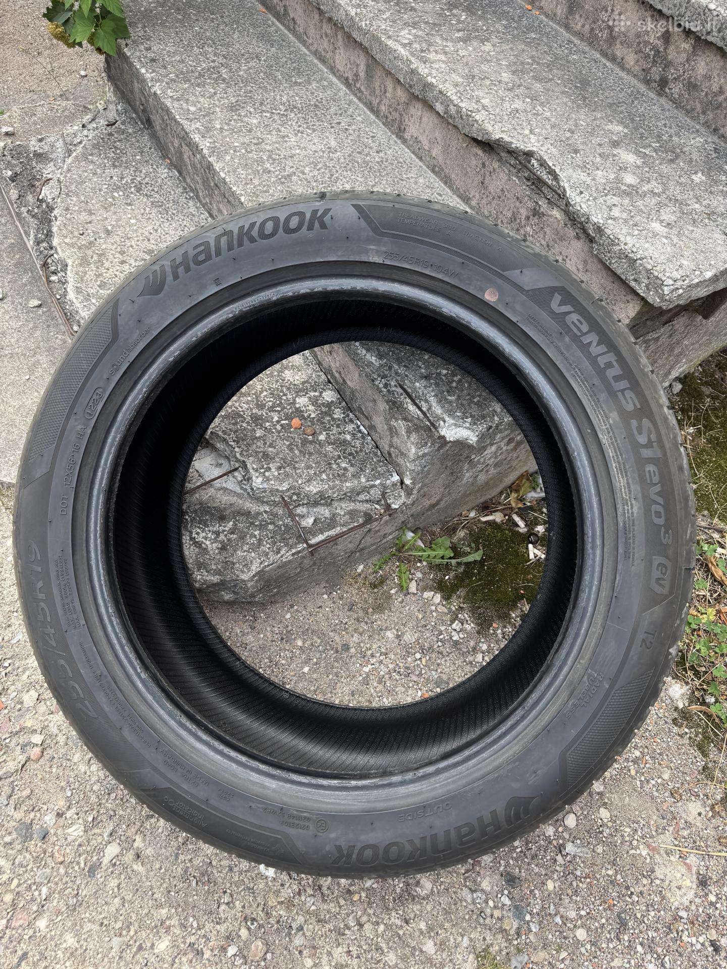 Parduodu Vieną apynaują padangą Hankook