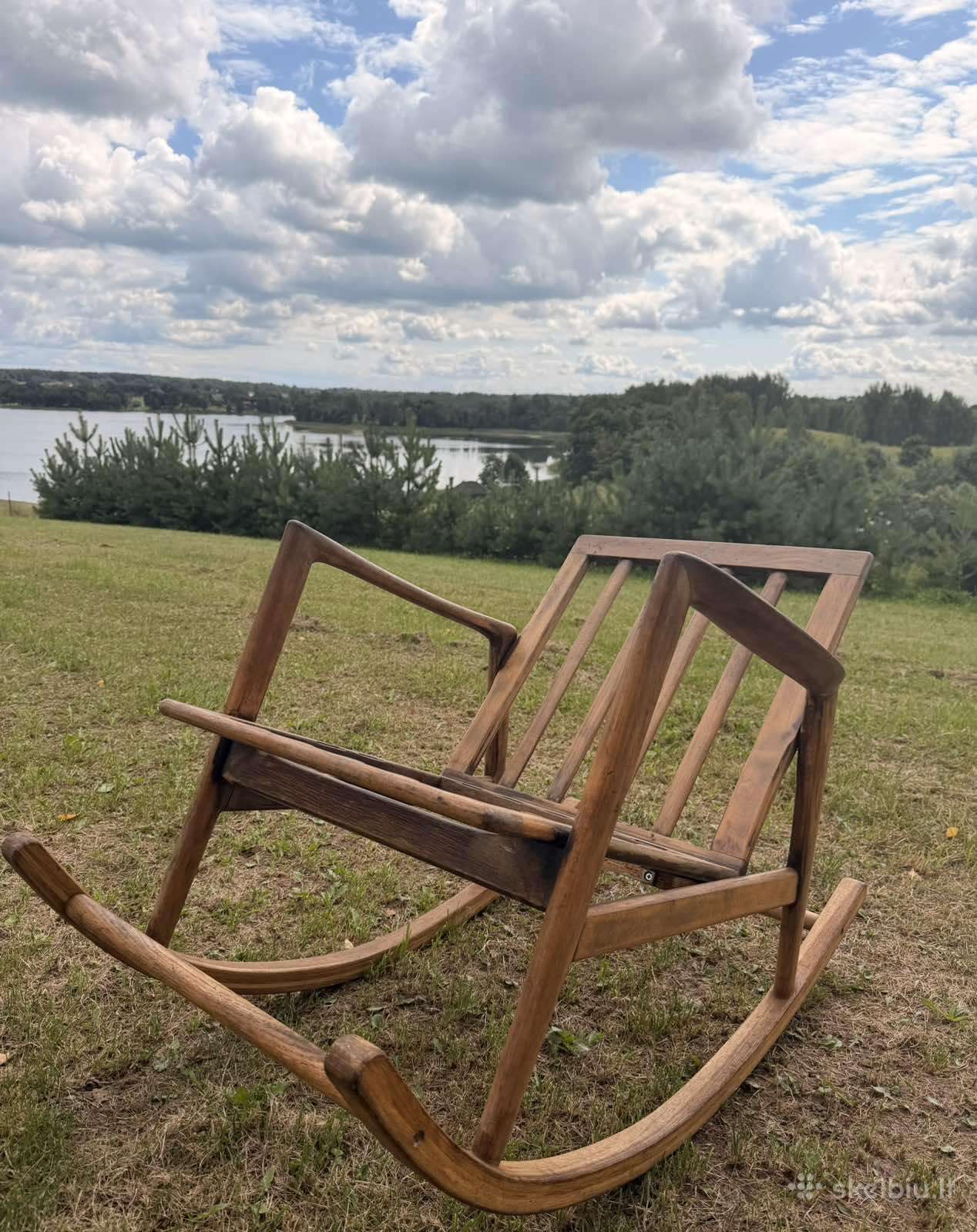 Vintažinio, supamojo krėslo rėmas.
