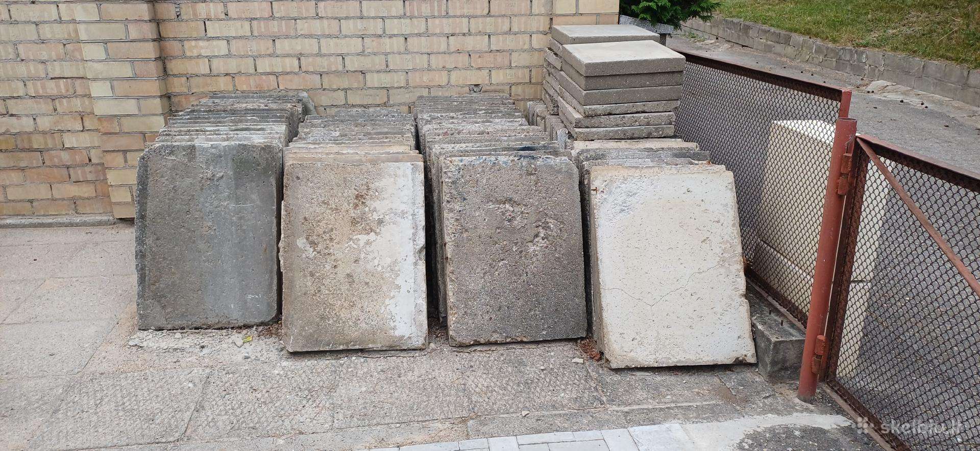 Dovanojamos naudotos armuotos betono plytelės