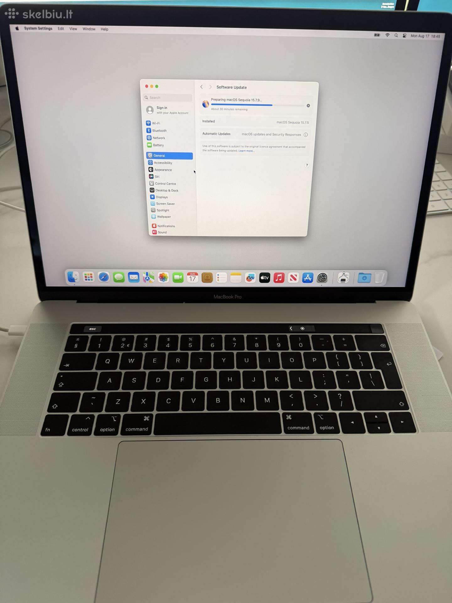 Apple MacBook Pro 15“ 2018 i7 / 16 GB / 256 GB