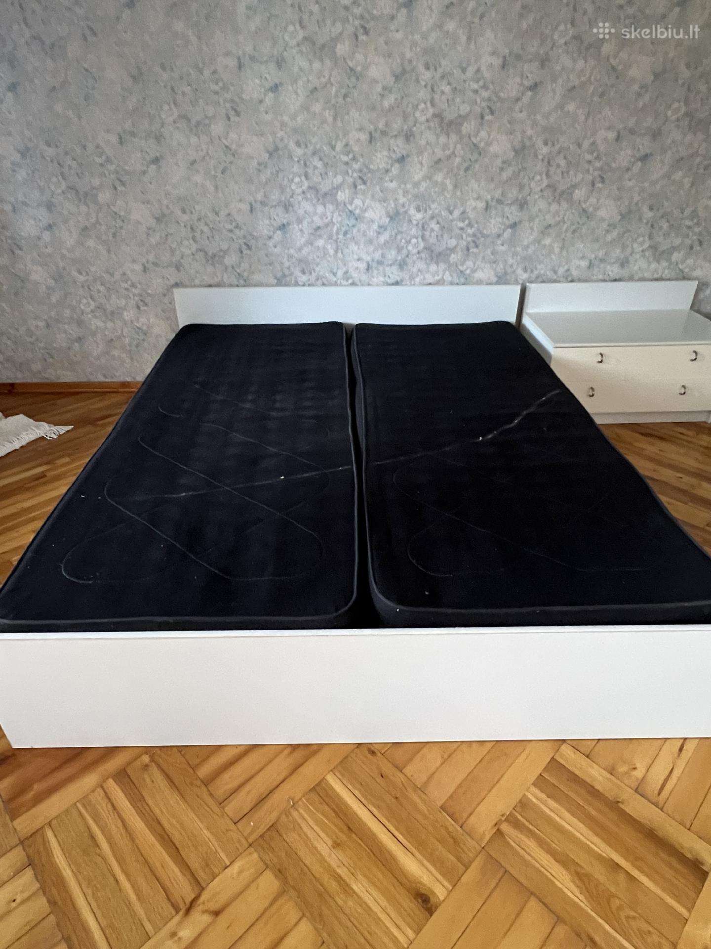 Miegamojo baldų komplektas