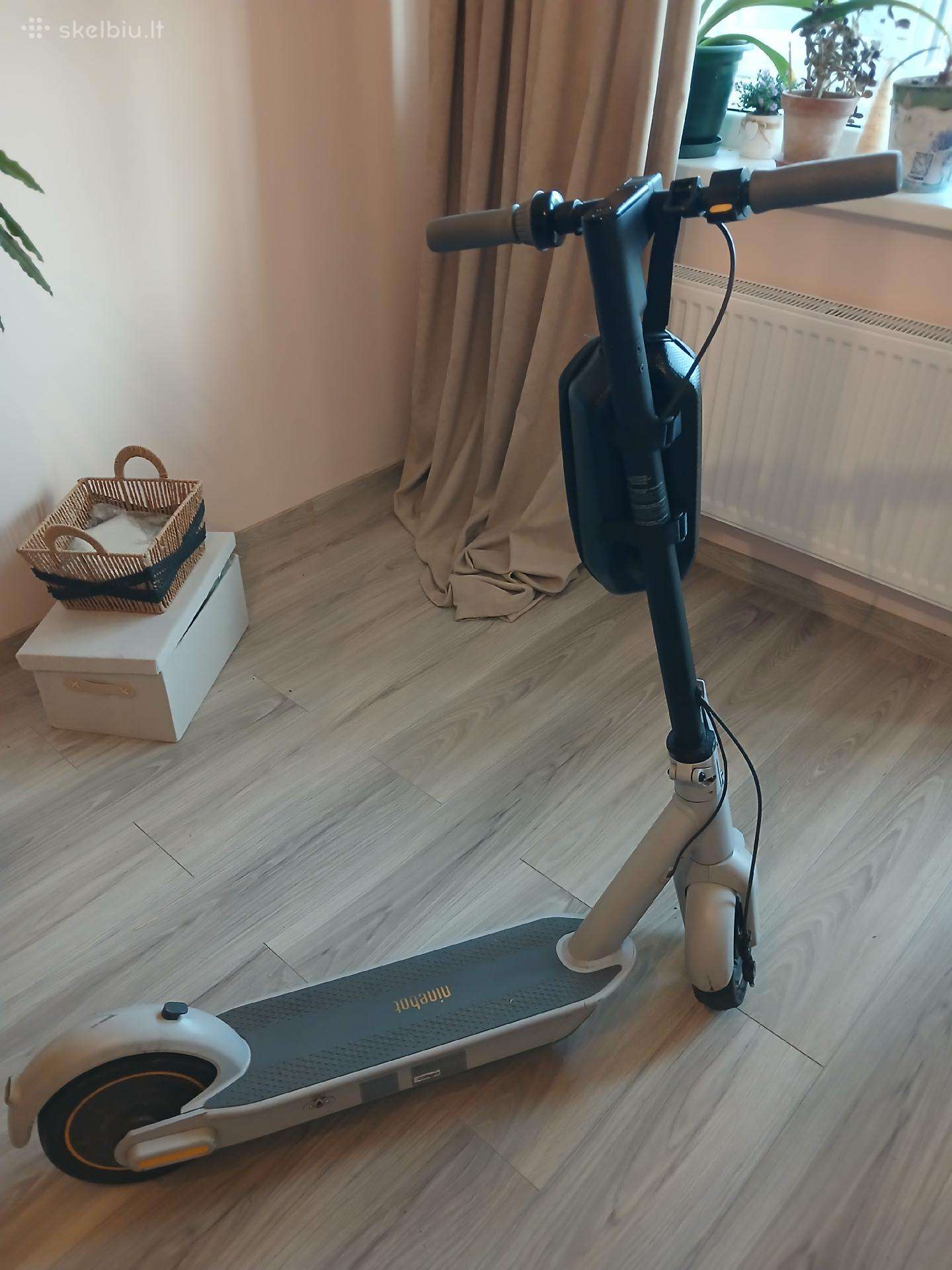 Parduodamas elektrinis paspirtukas ninebot