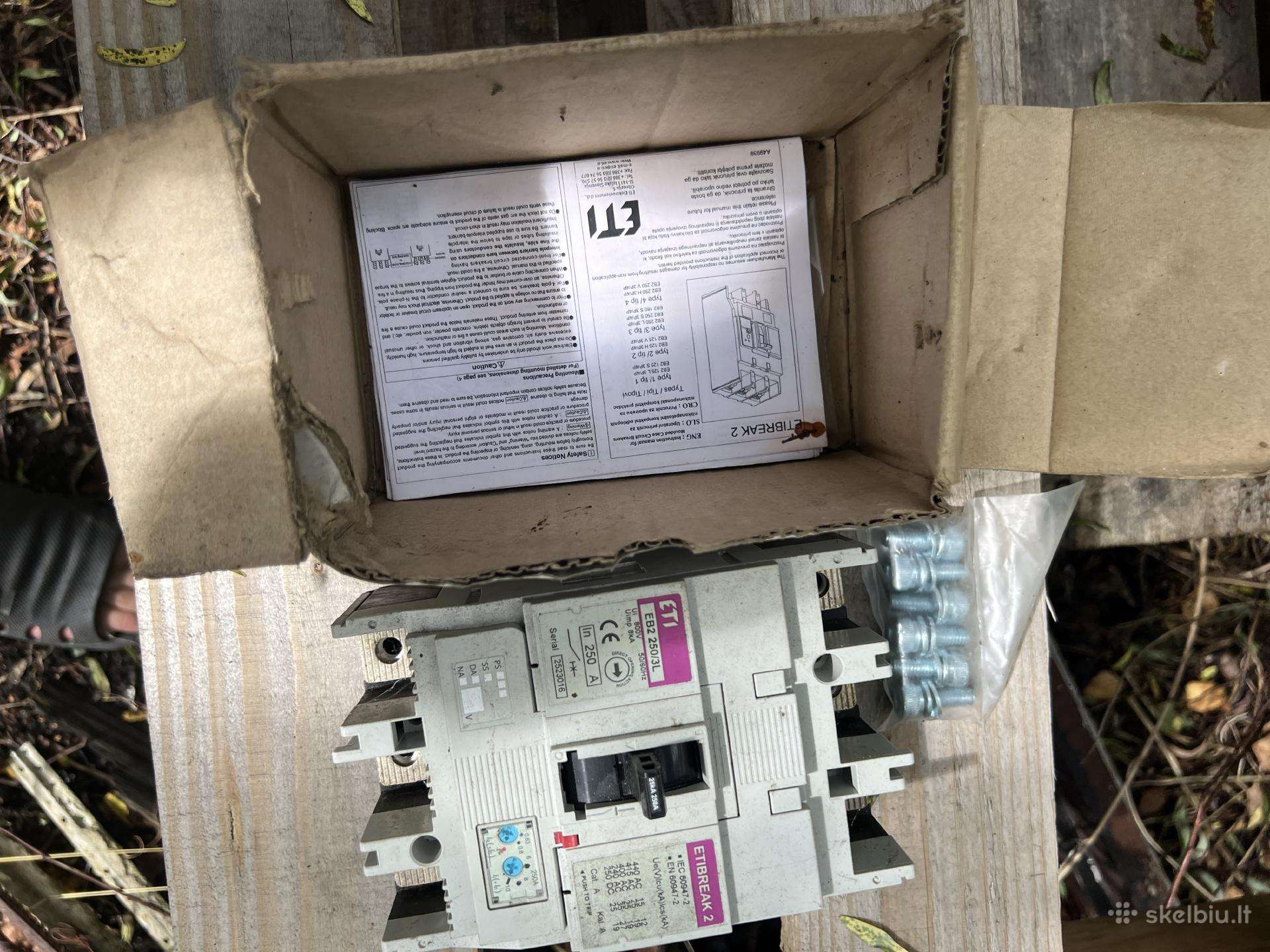 Naudoti elektros skydai,saugikliai