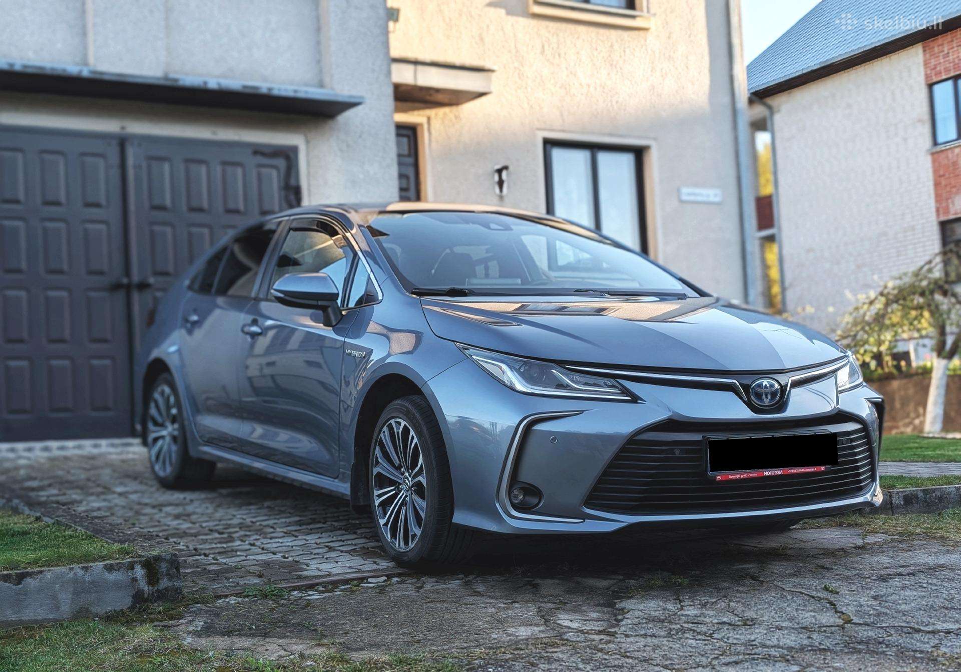 Toyota Corolla, saloon / sedan