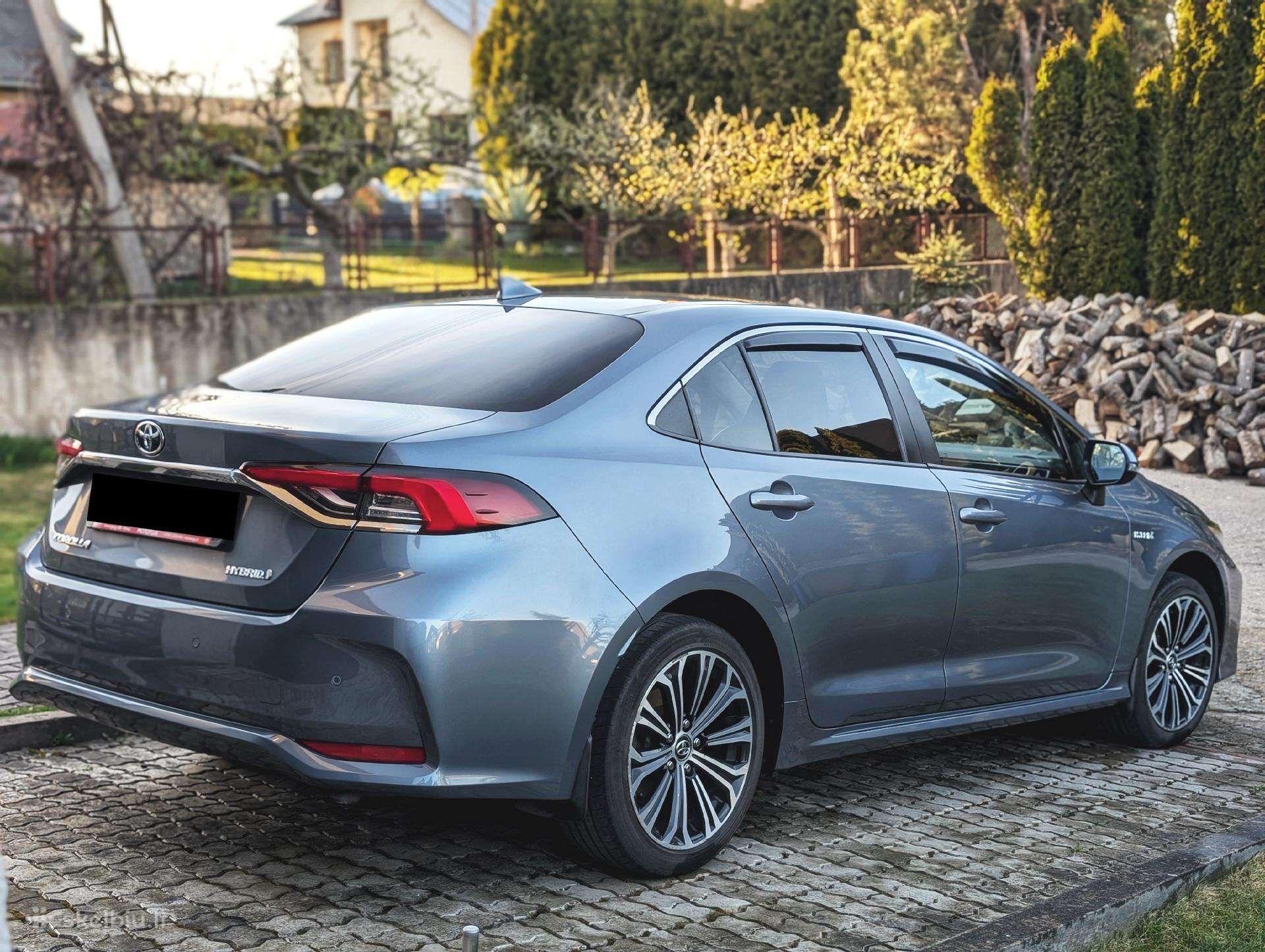 Toyota Corolla, saloon / sedan