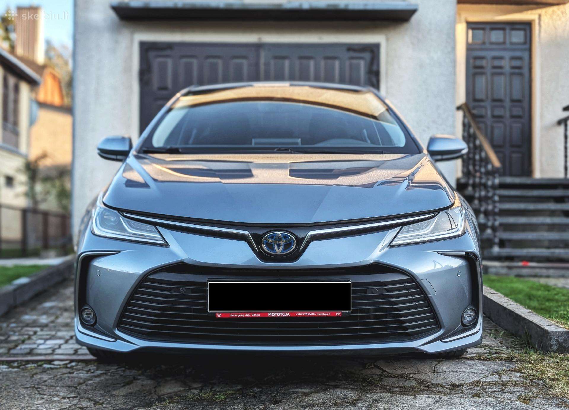 Toyota Corolla, saloon / sedan