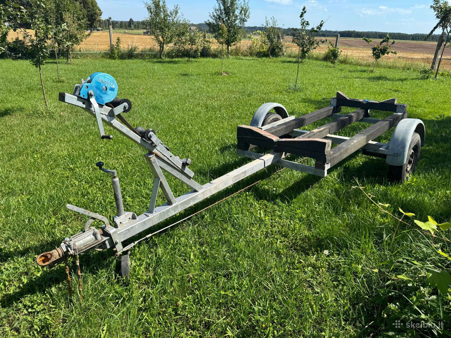 Parduodama priekaba valčiai