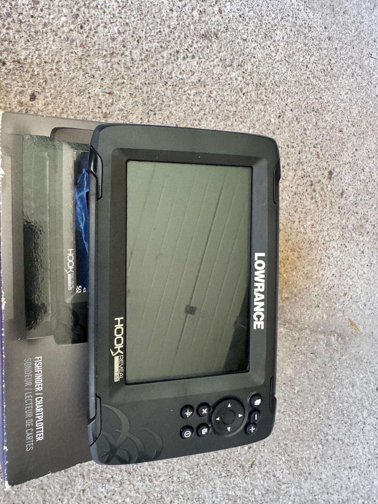 Lowrance Hook Reveal 7 echolotas