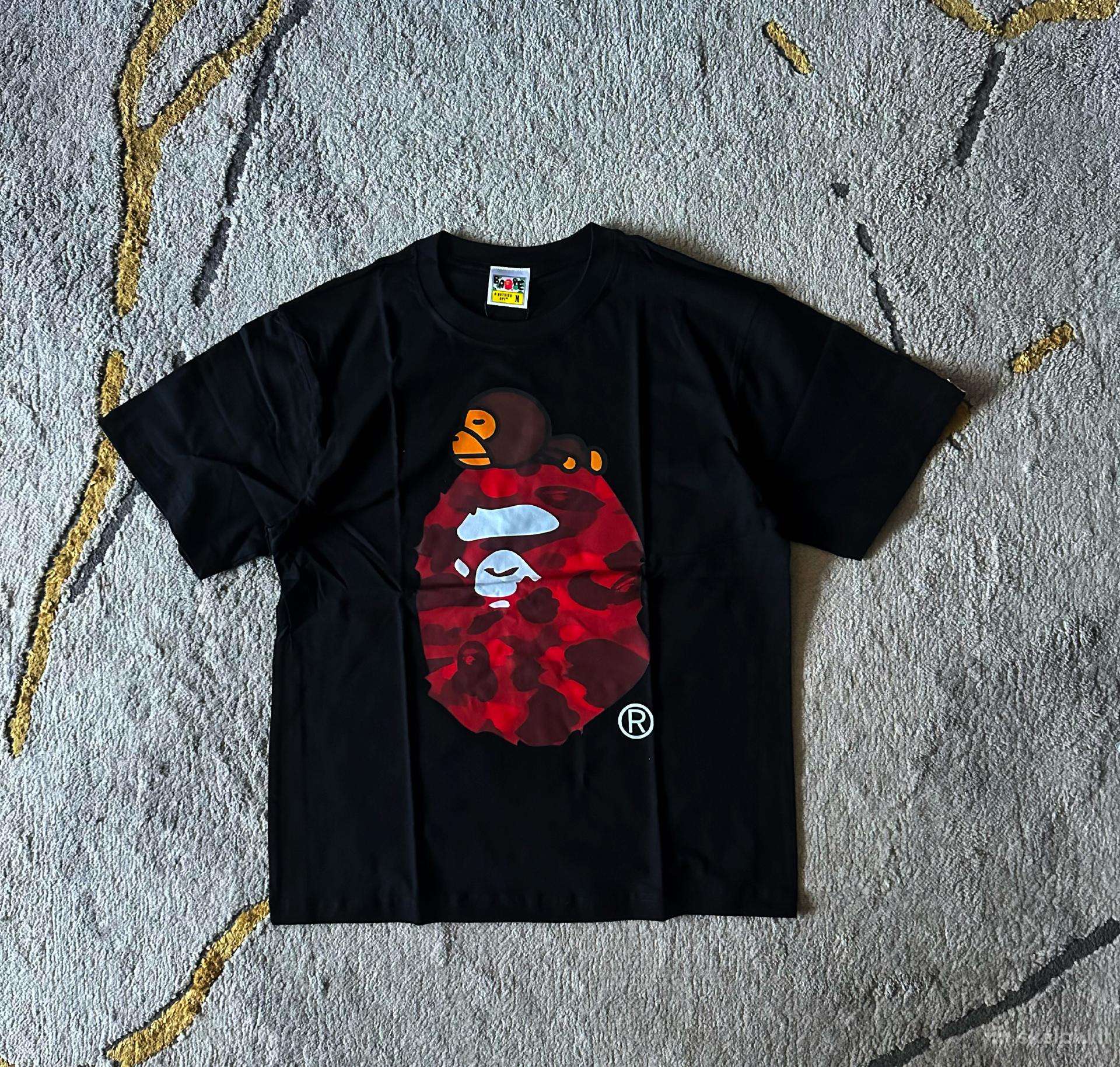 Bape marškinėliai juodi, raudonas kamufliažas