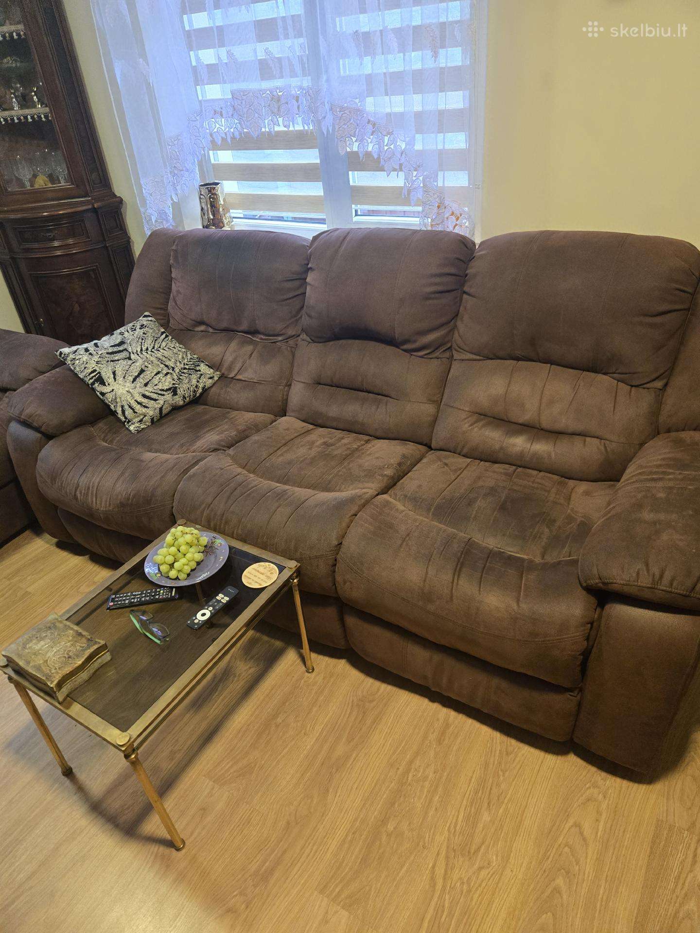 Parduodama patogi sofa su reglaineriais – 150