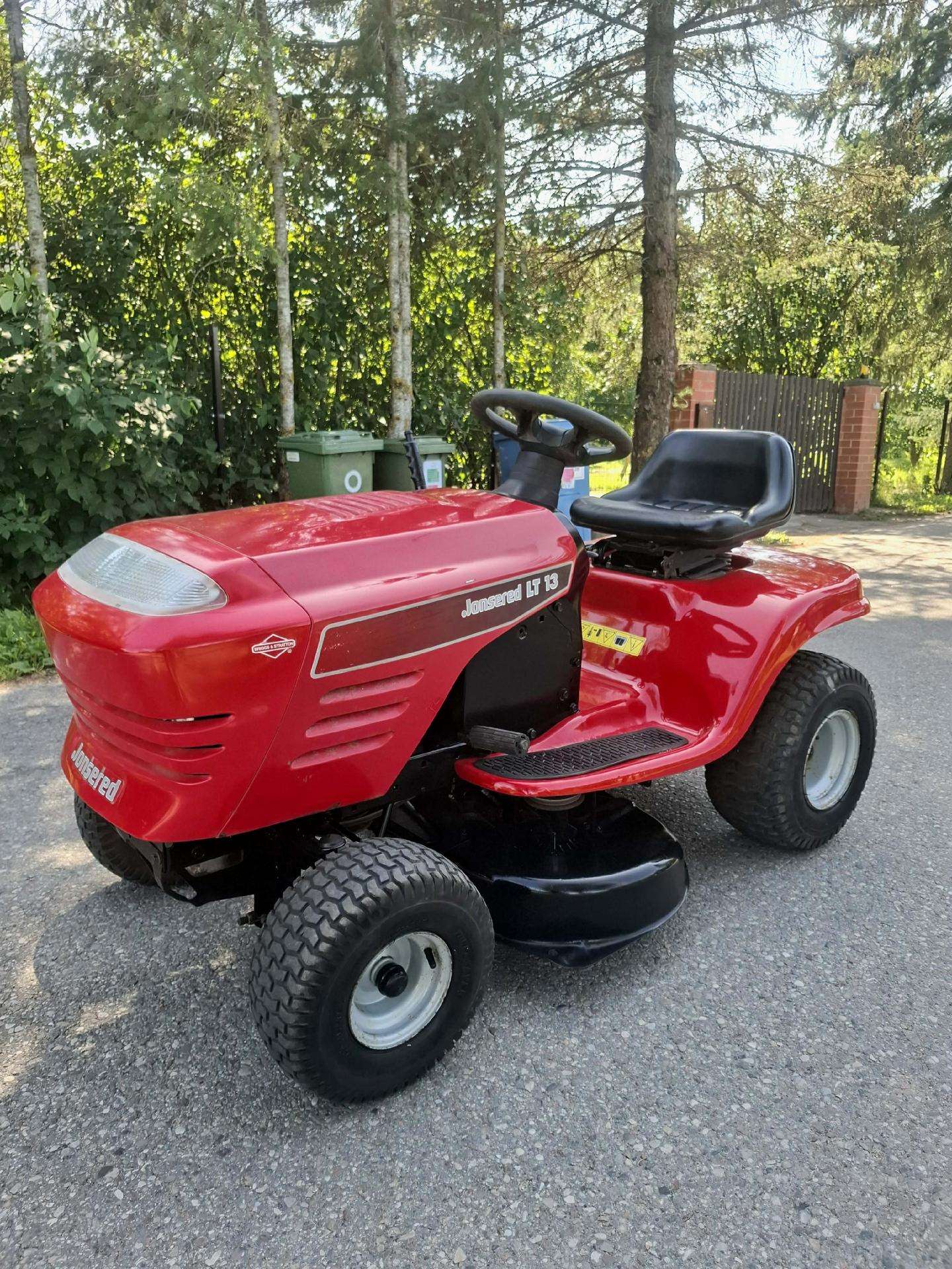 Jonsered (husqvarna) sodo traktoriukas