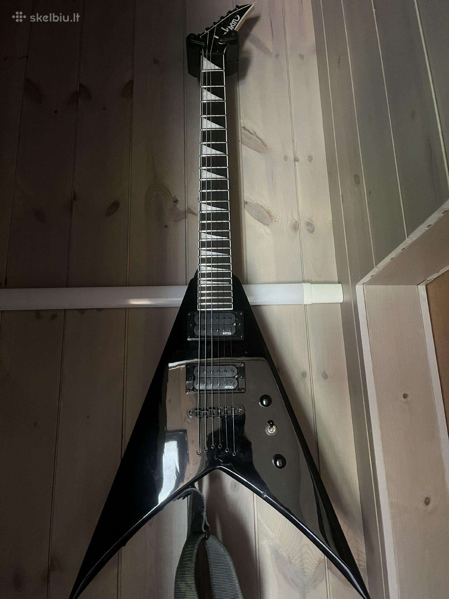 Elektrinė gitara Jackson Js32t V king Emg