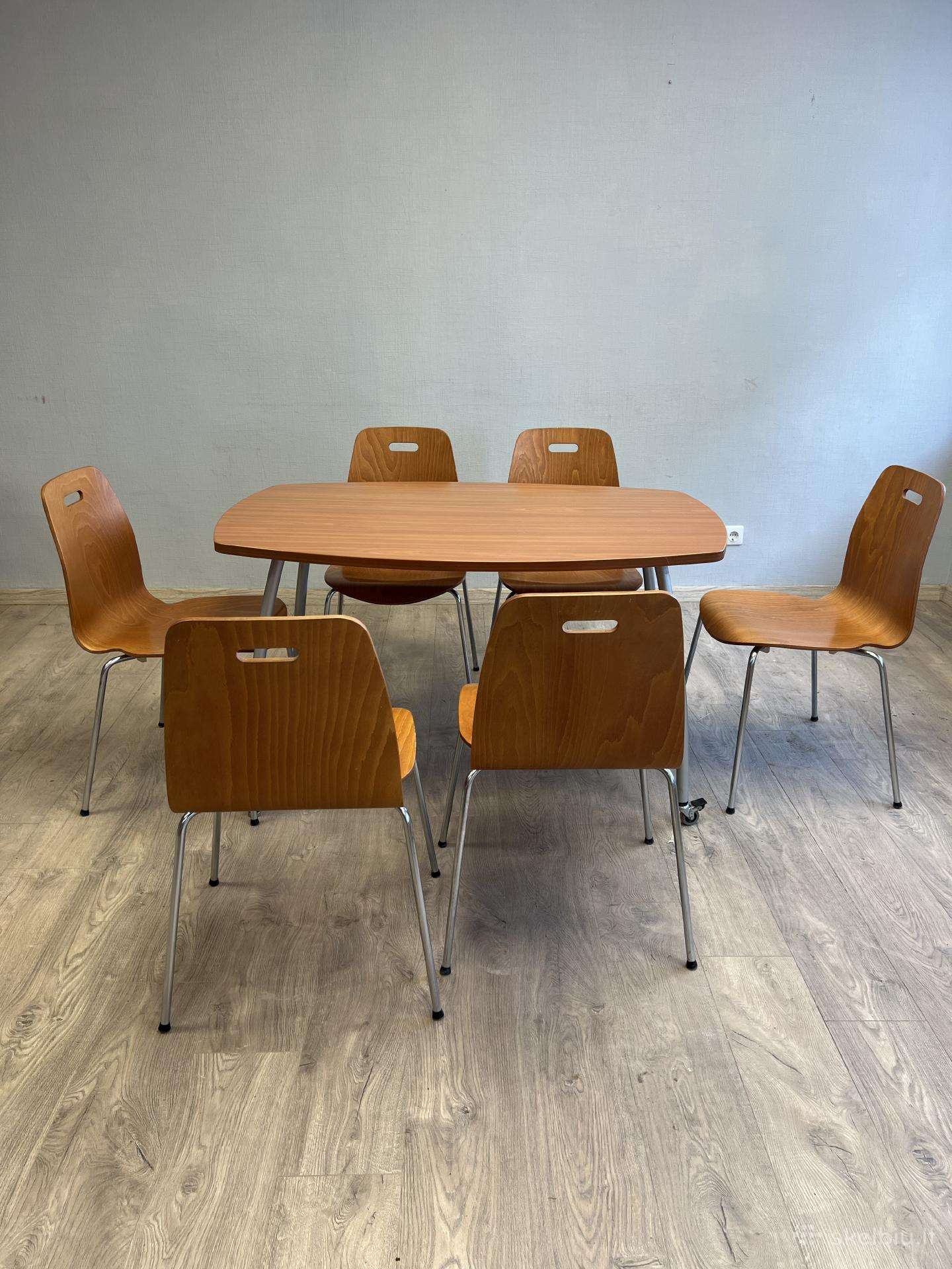 Virtuvės komp. ,stalas ,6 kėdės ir sofa