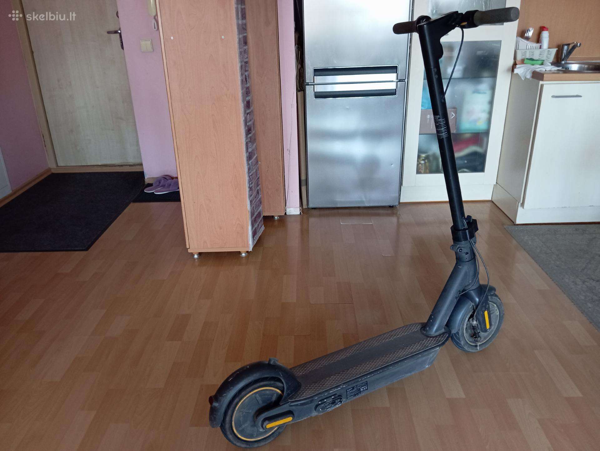 Ninebot max G30 su pakroveju