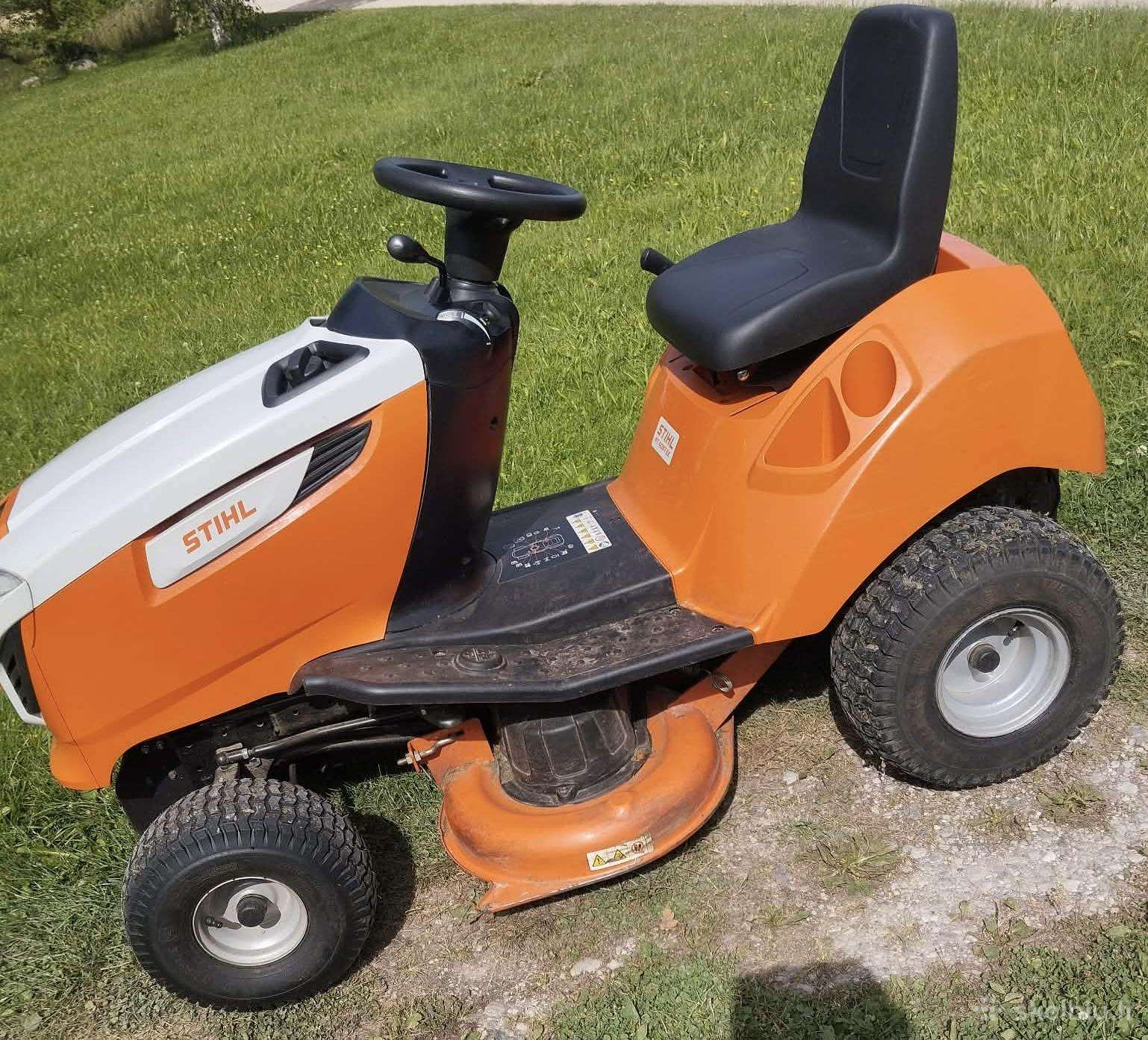 Parduodamas vejos pjovimo traktoriukas Stihl