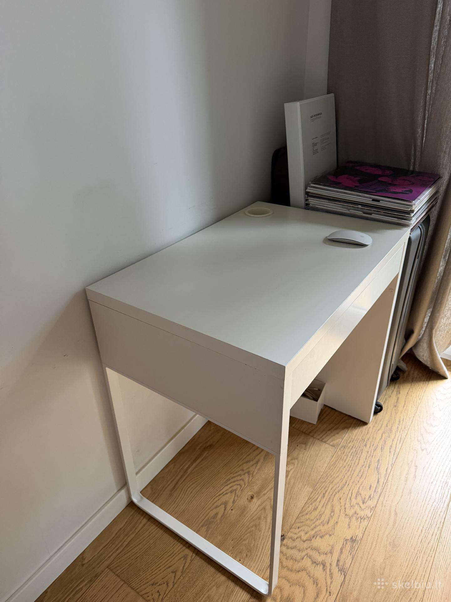 Ikea stalas