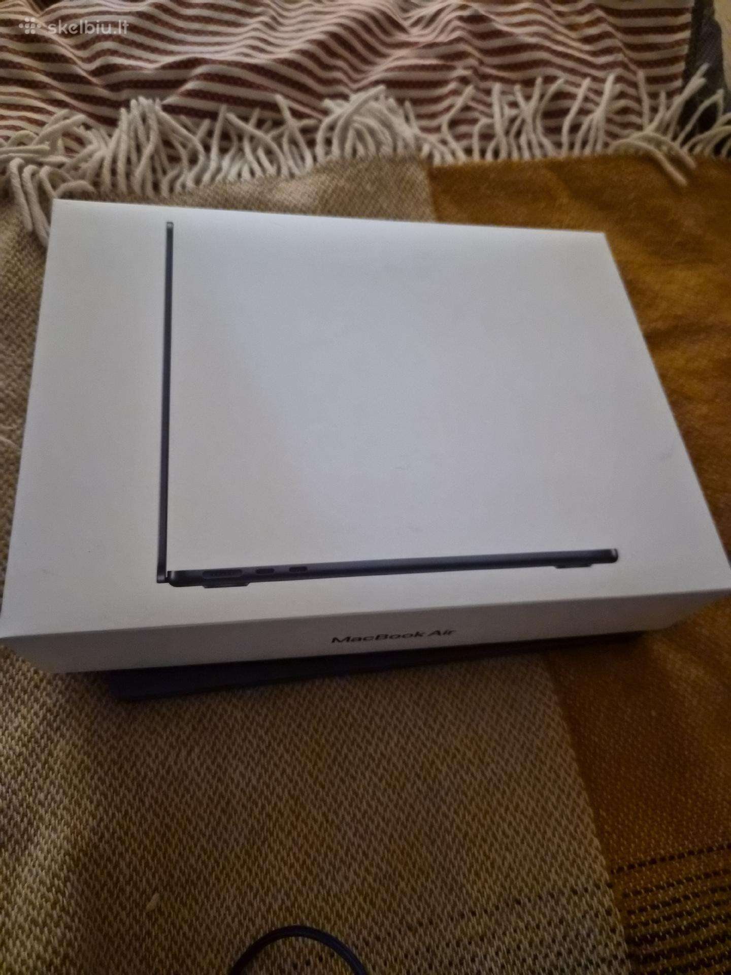 Parduodu MacBook air m4