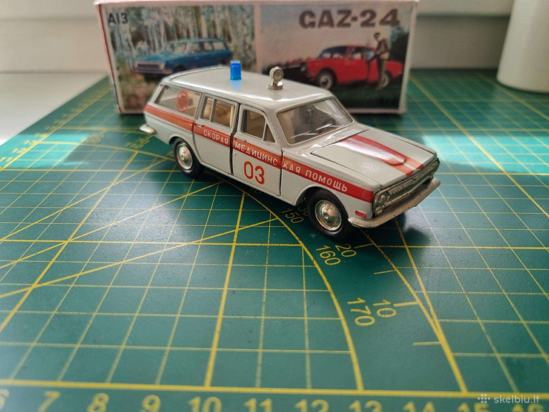 Ussr 1/43 Volga 2402 med.pagalba