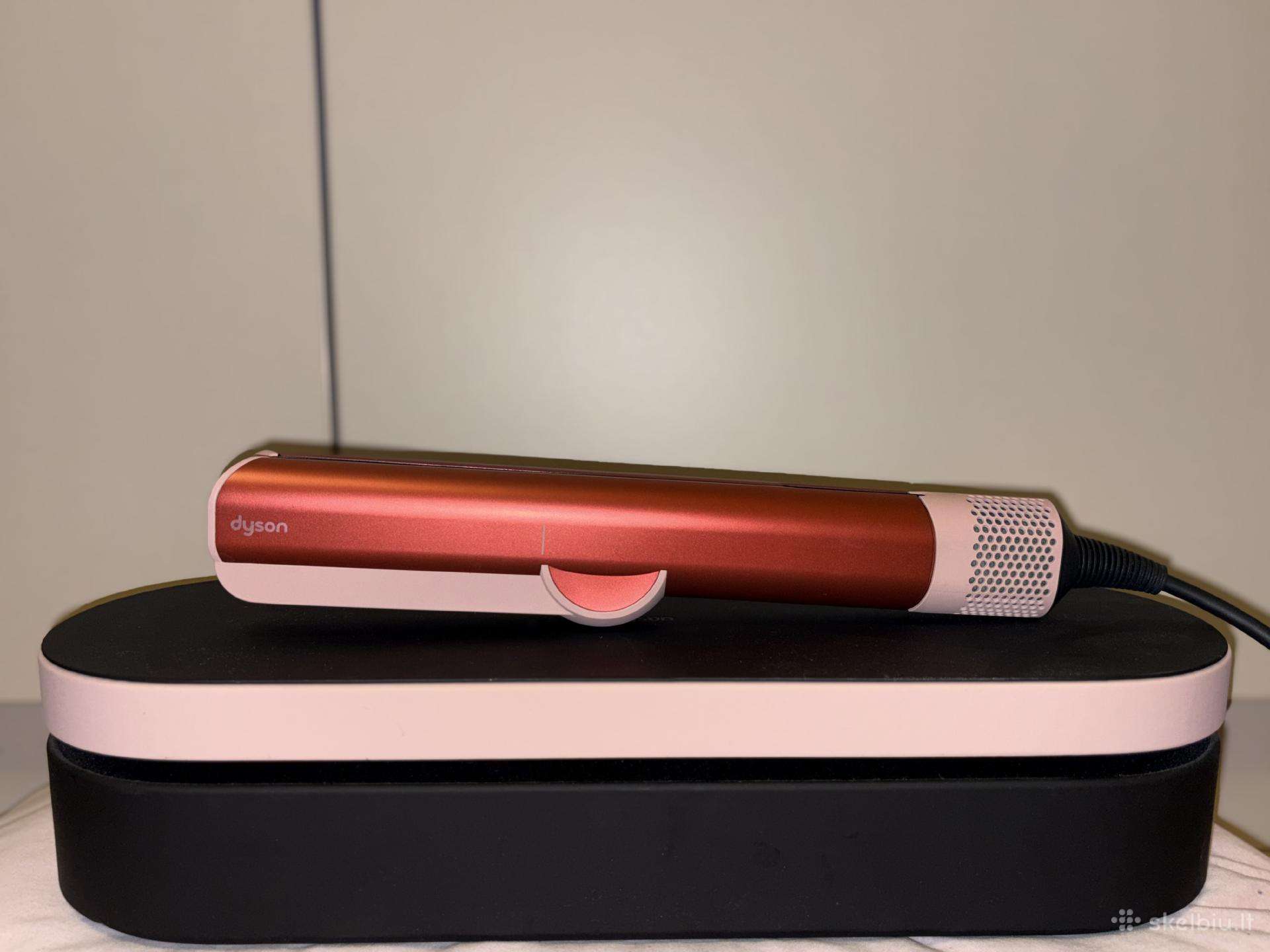 Dyson airstrait
