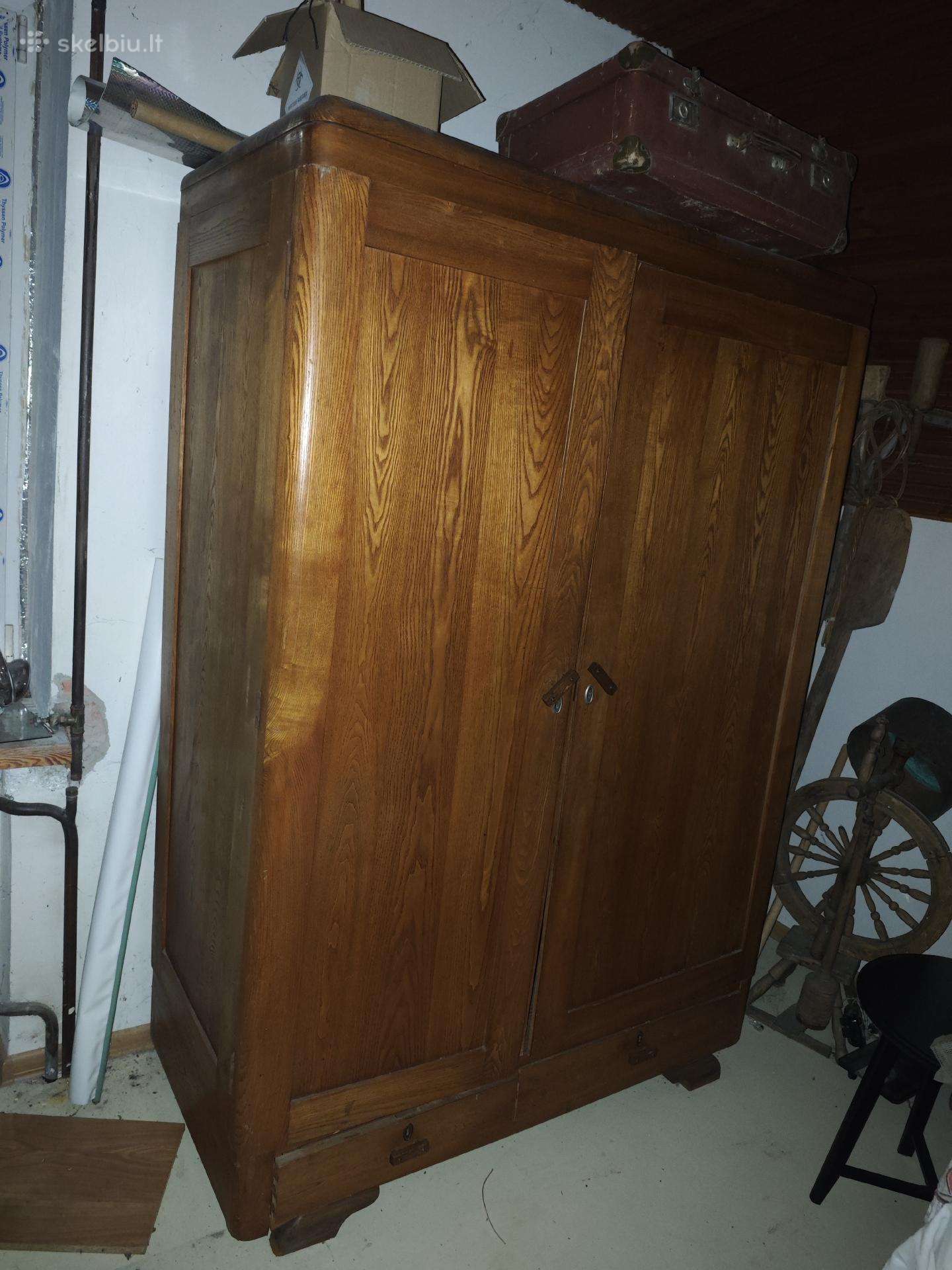 Ąžuolinė spinta restauruotina