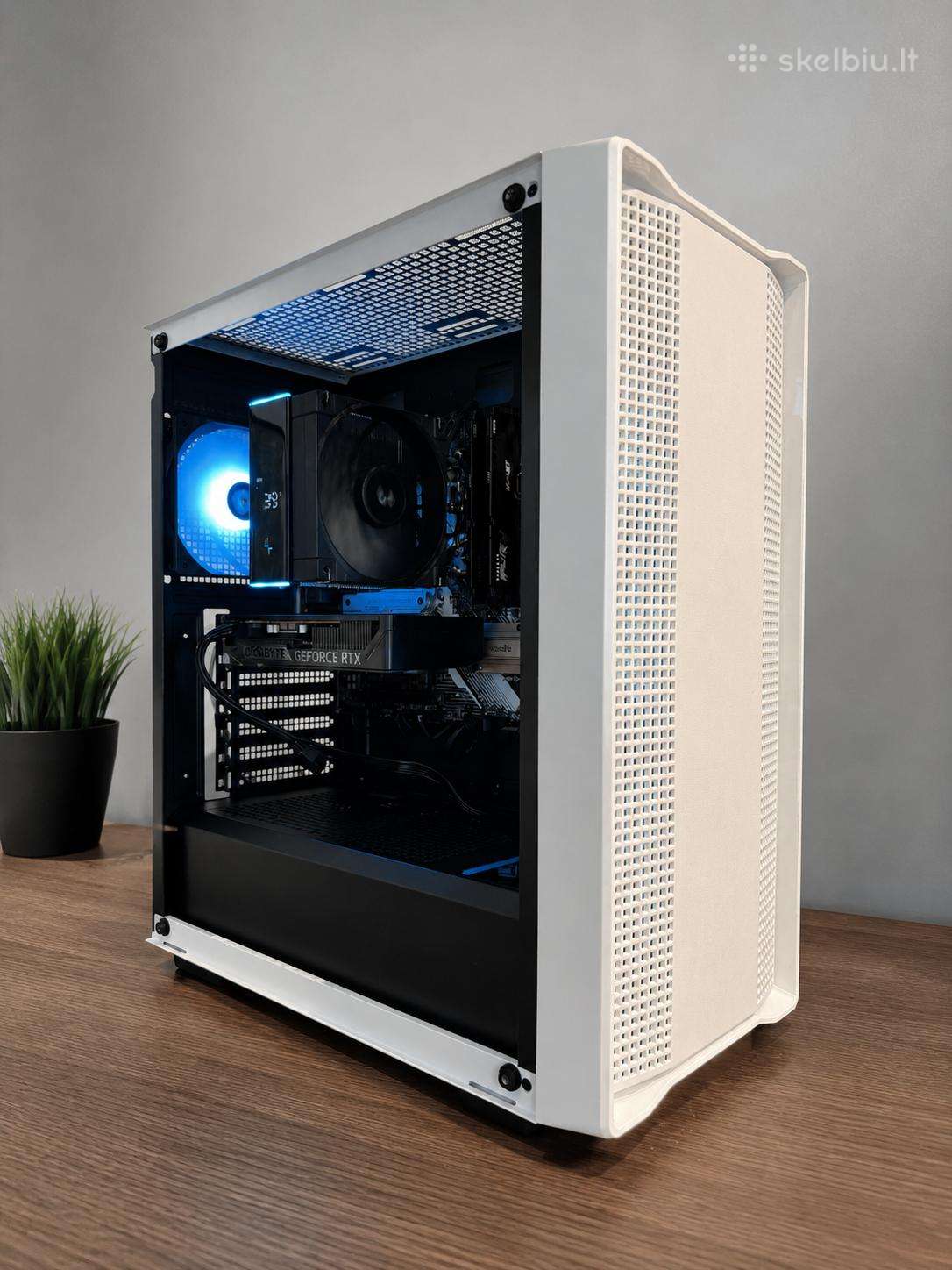 Modernus žaidimų kompiuteris su Rtx ir Ddr5