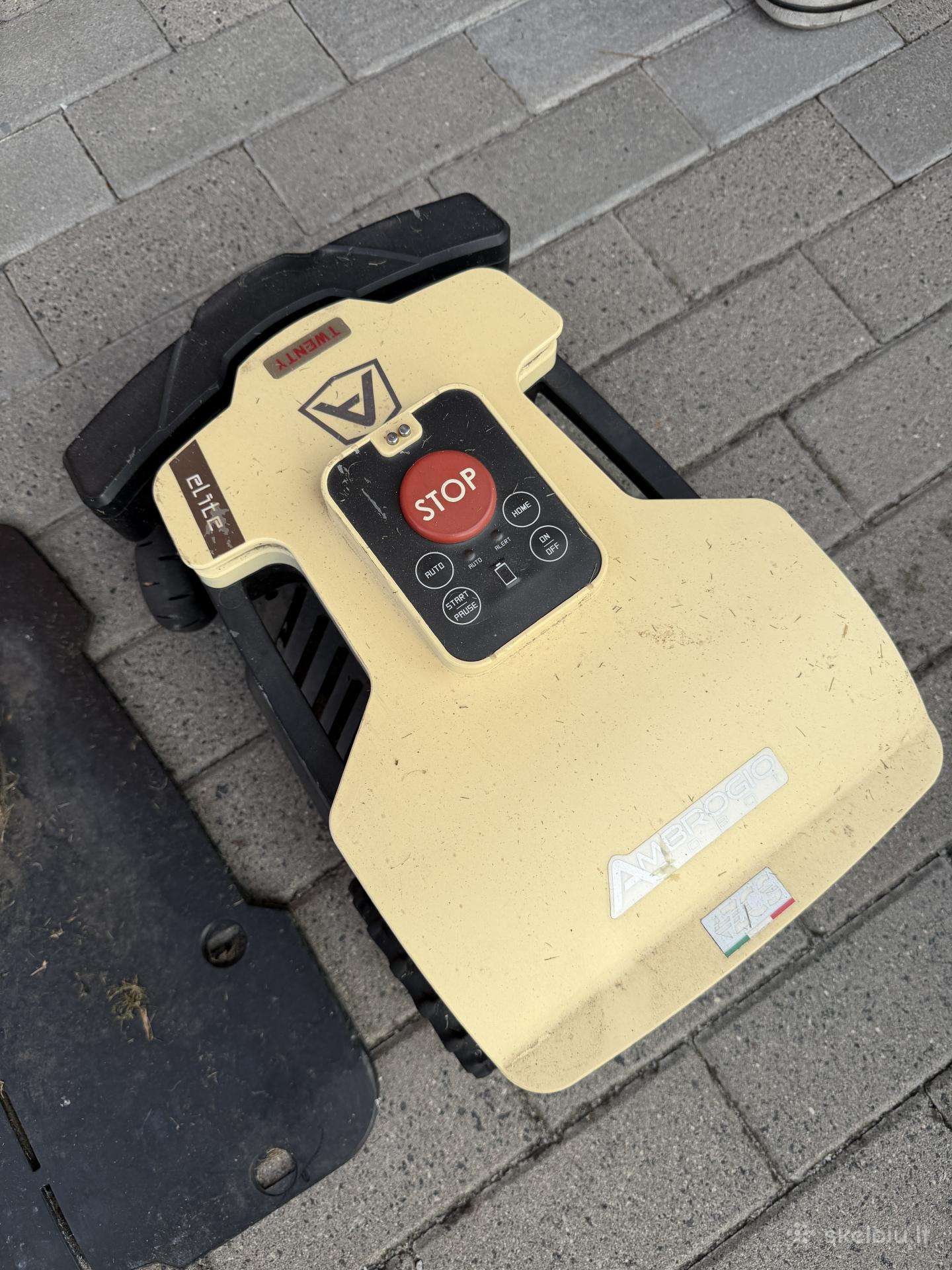 Parduodamas žoliapjovės robotukas