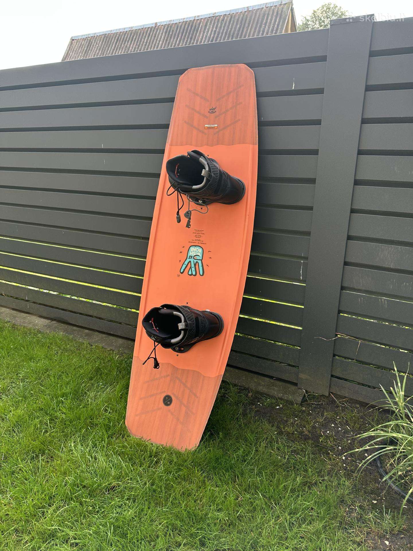 Hyperlite Wishbone 143 cm vandenlentė su Liquid F