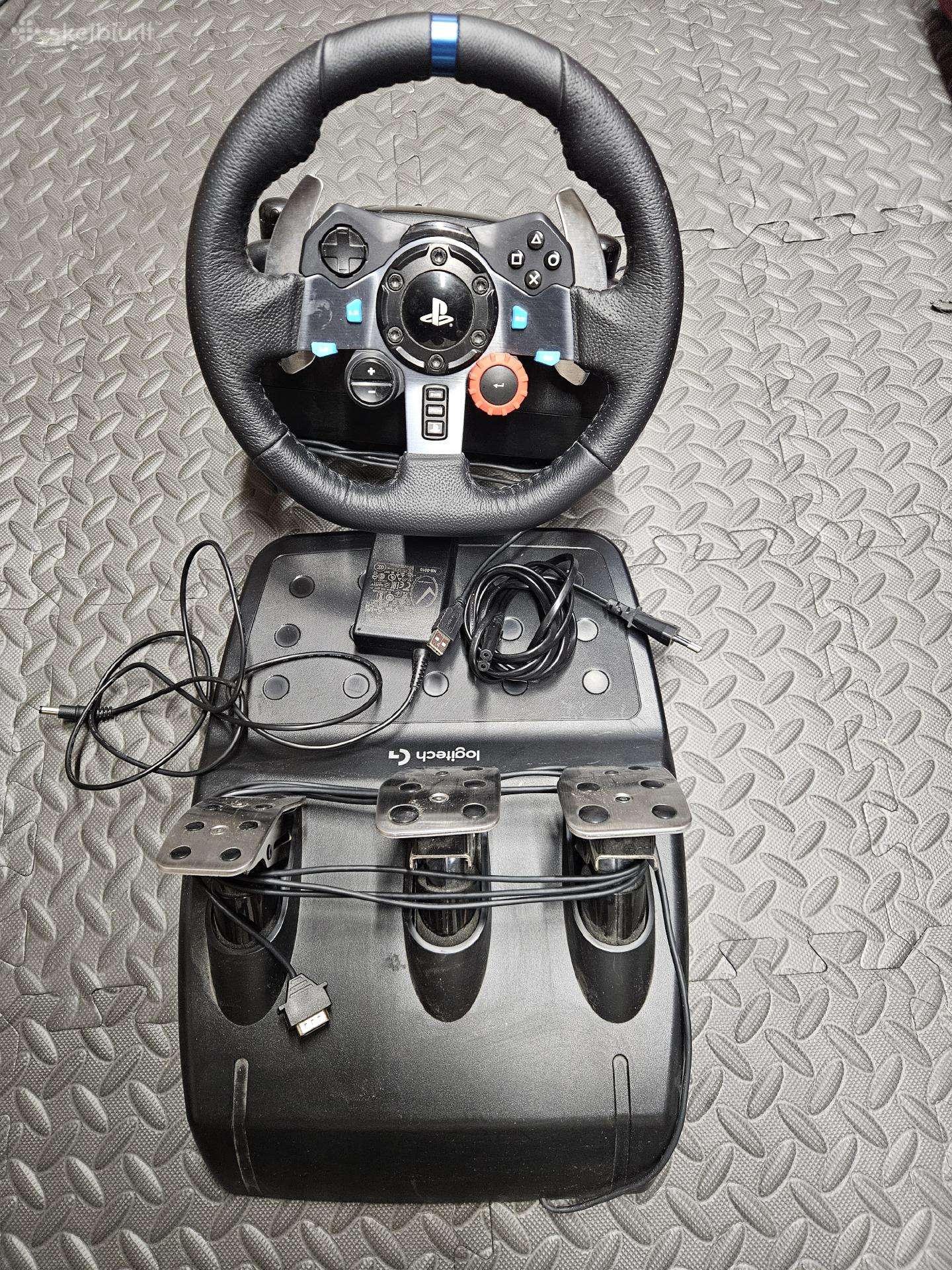 Ps4 ir Logitech g29 vairas su pedalais