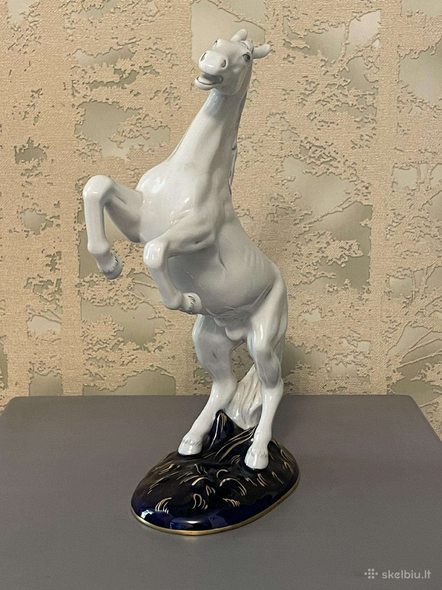 Porcelianinė statulėlė Royal Dux