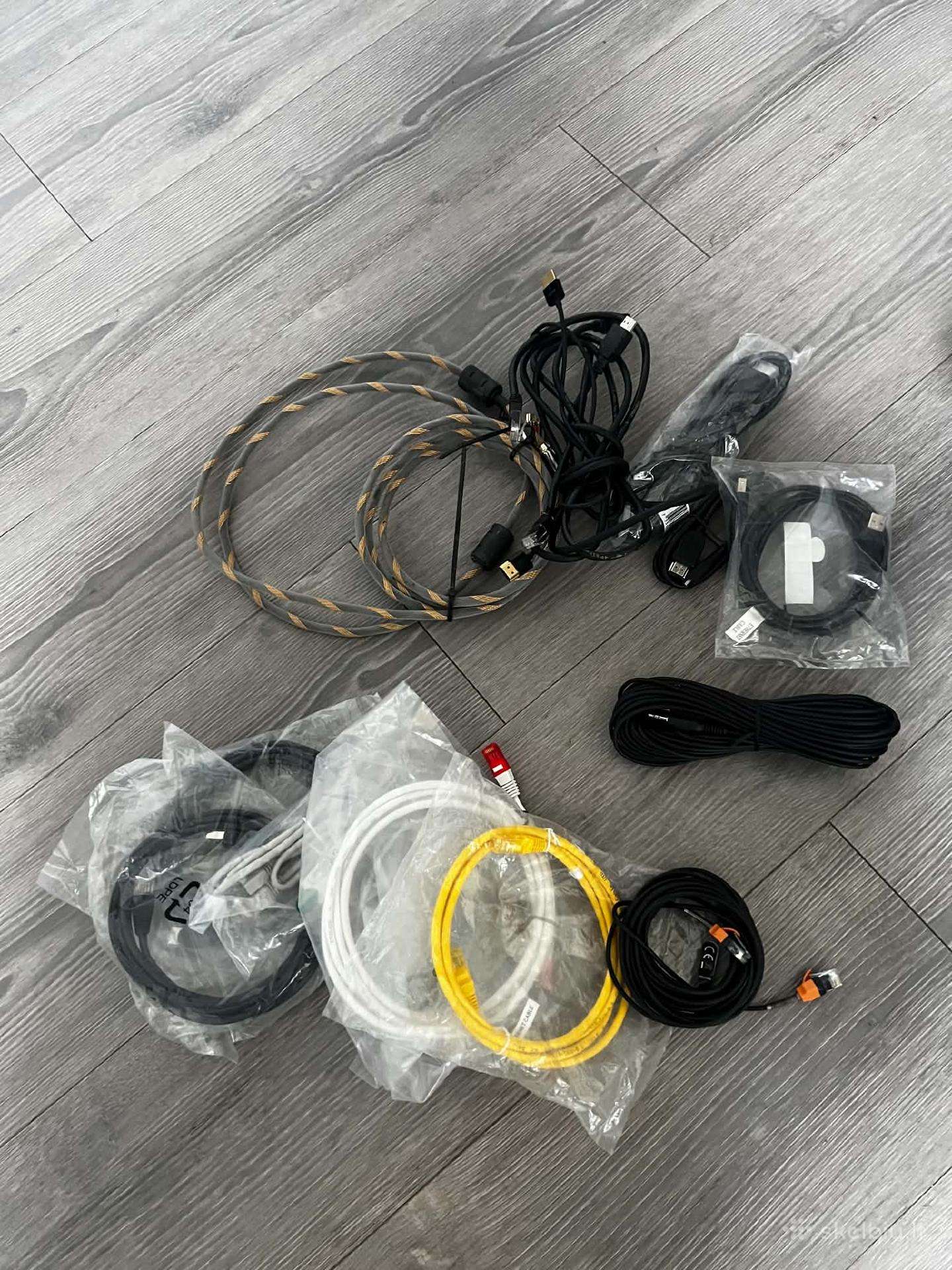 Įvairių laidų rinkinys (Ethernet, Hdmi, Aux, Dp
