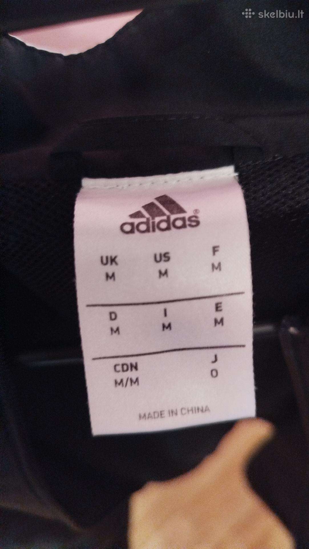 Parduodu Adidas sportinę striukę.