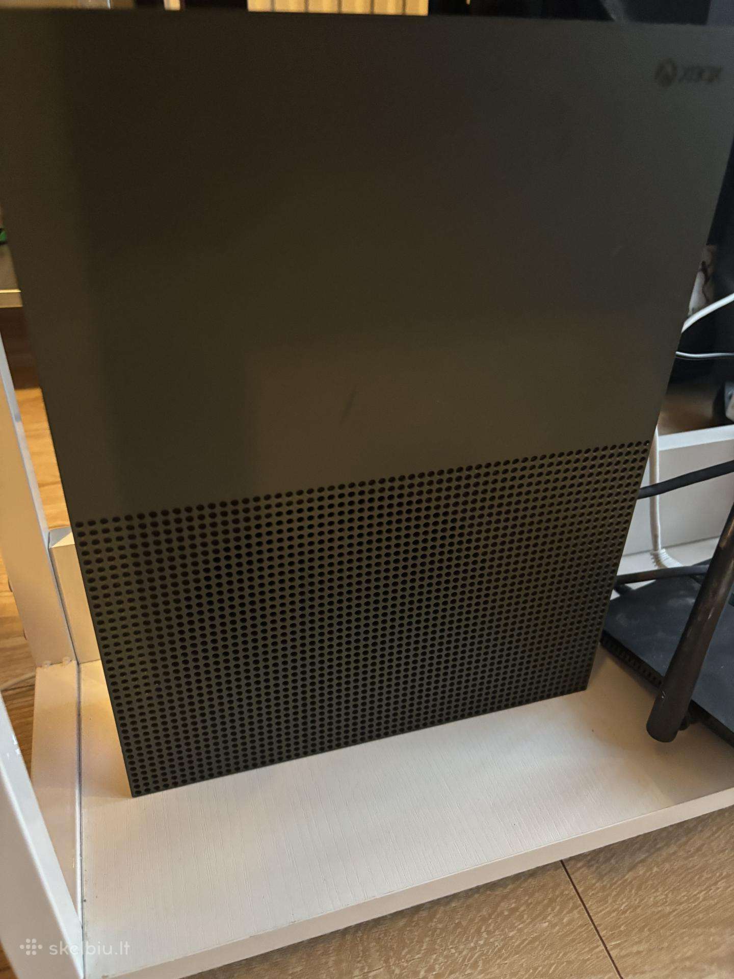 Parduodamas xbox one 500gb