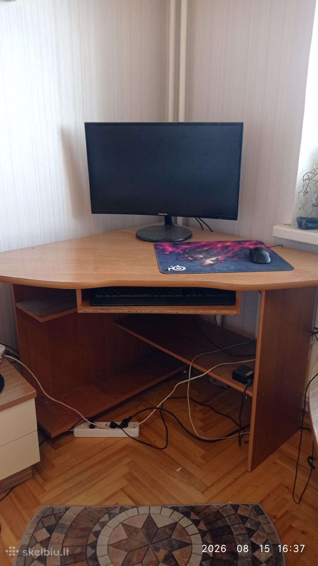 Dovanoju rašomąjį kampinį stalą