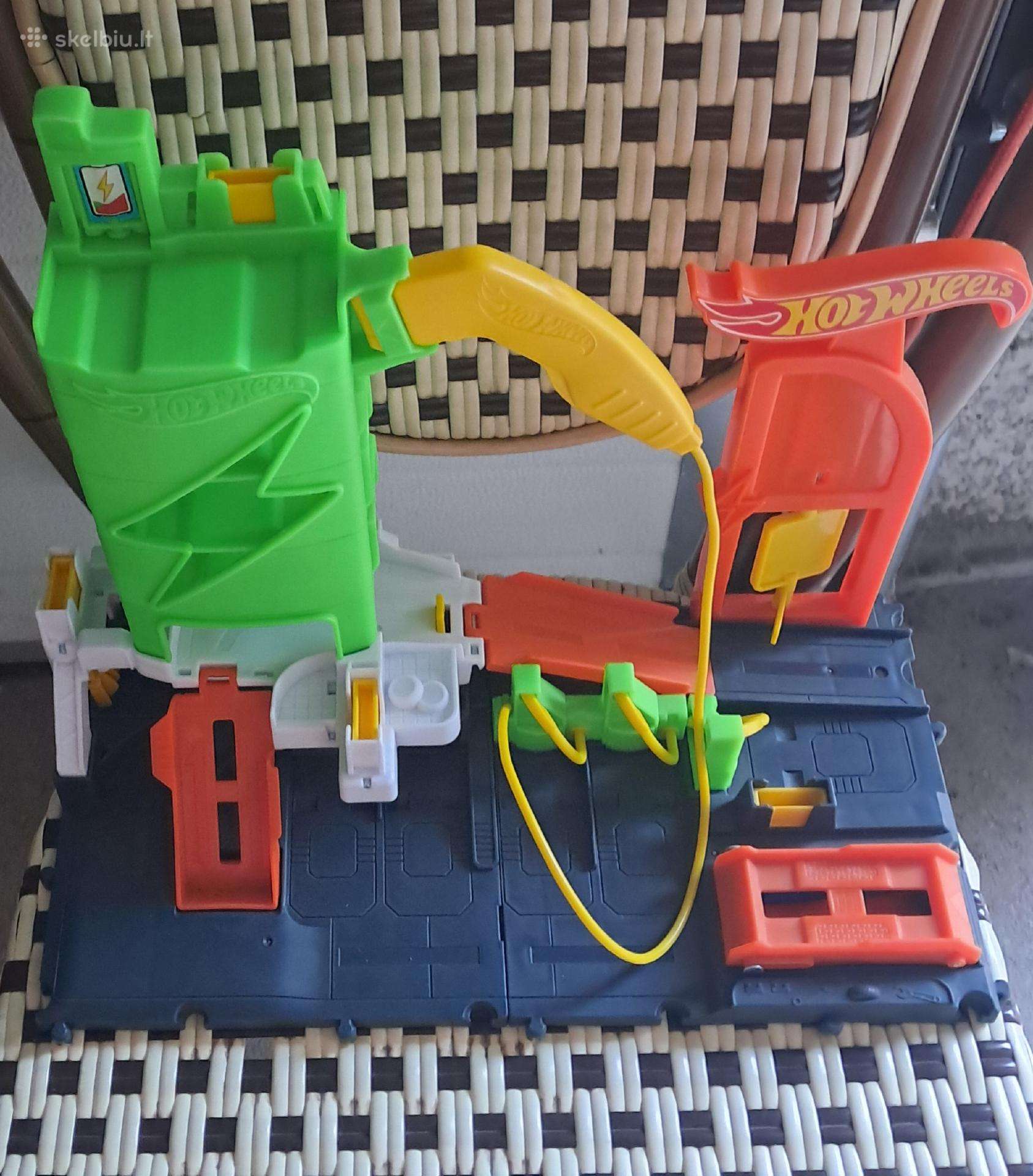 Hot wheels degalinė