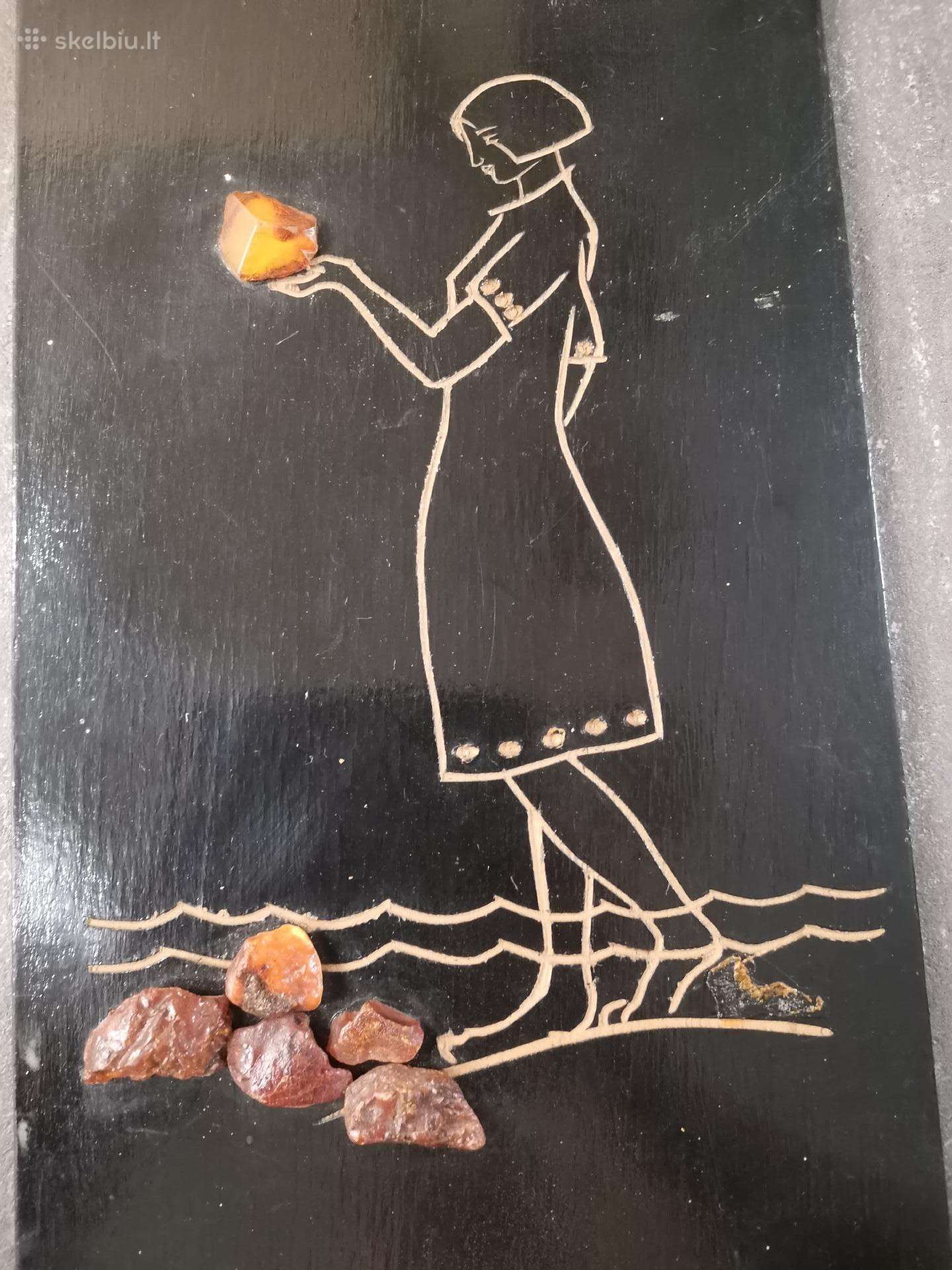 Vintažinis paveiksliukas su natūraliu gintaru