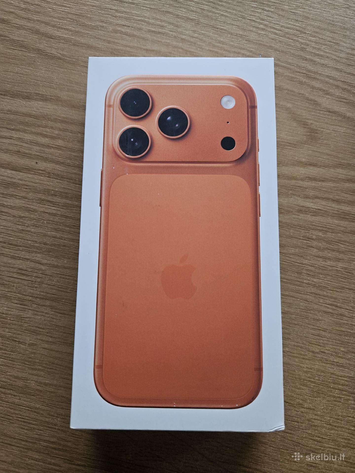 iPhone 17pro cosmic orange 256gb