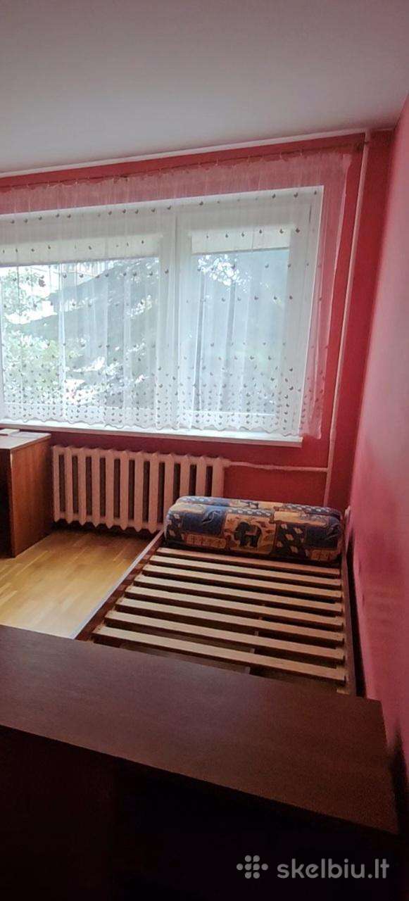 90*200 cm lova su dviem stalčiais