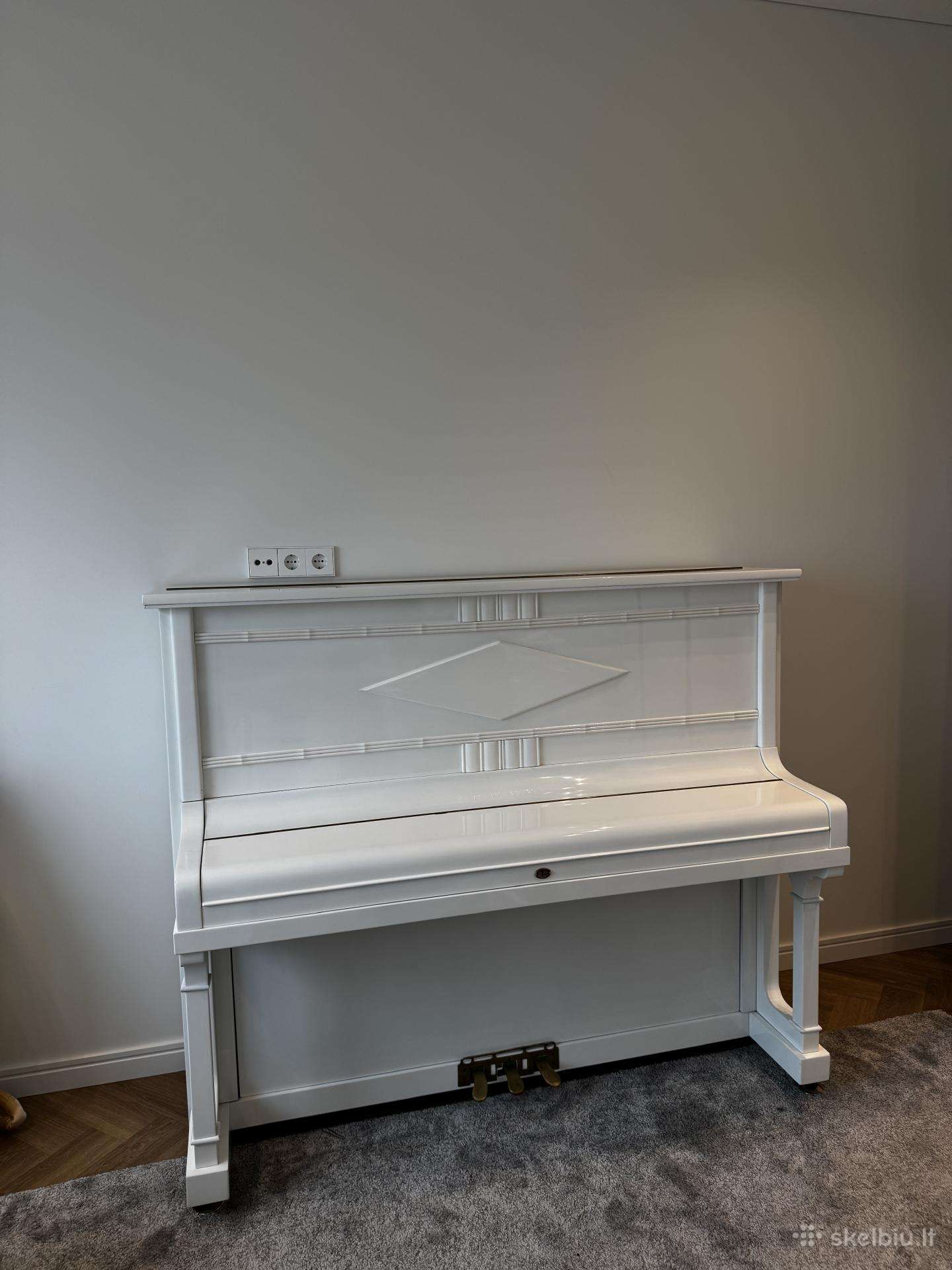 August Förster -2500 Eur.