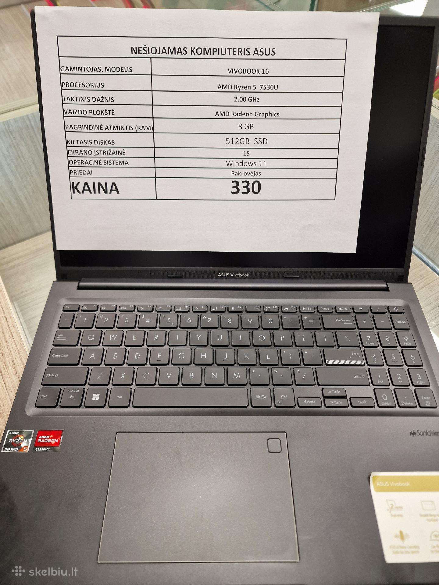 Asus kompiuteris.