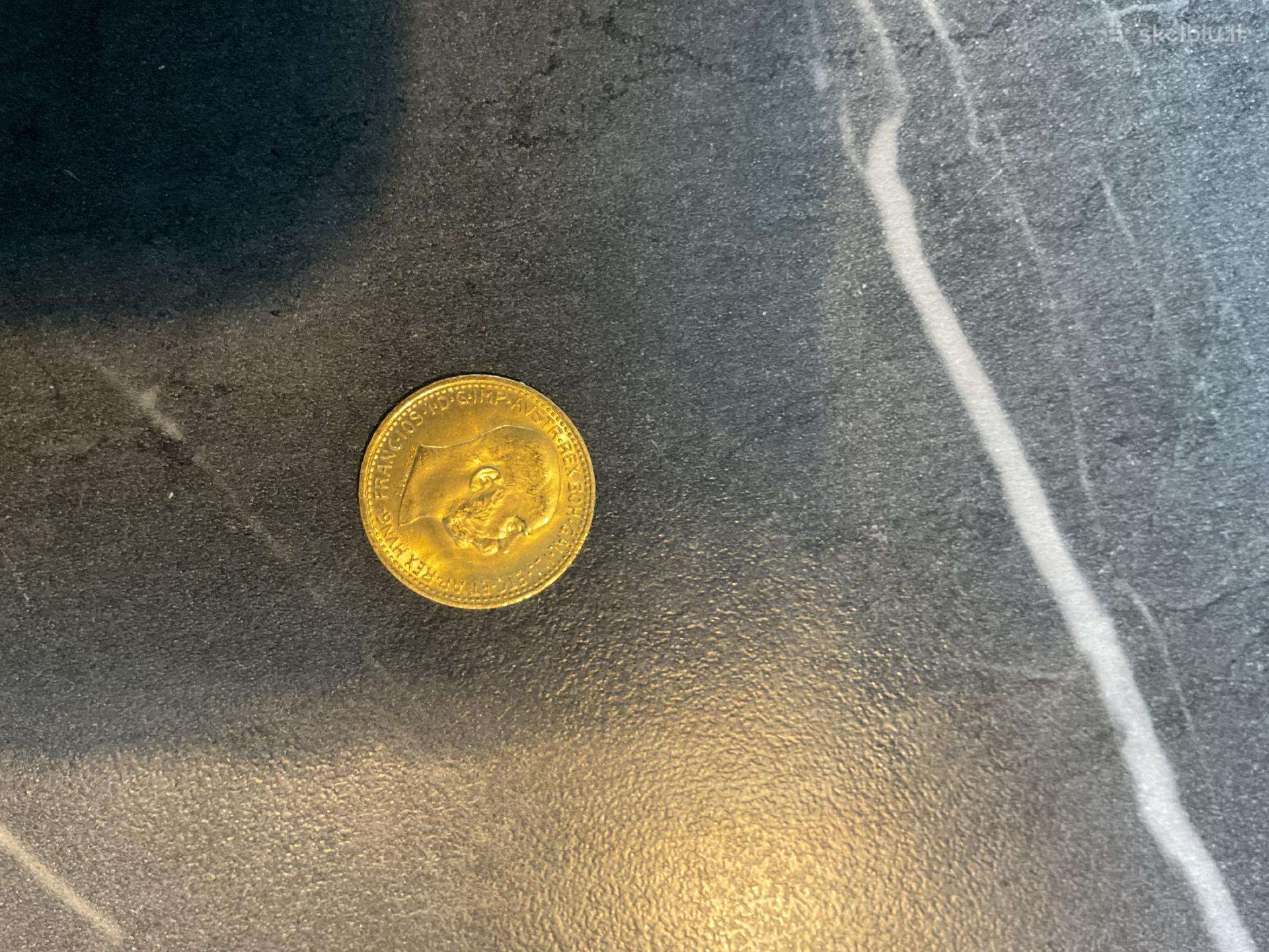 Įvairios 22 ir 24 karatų aukso monetos